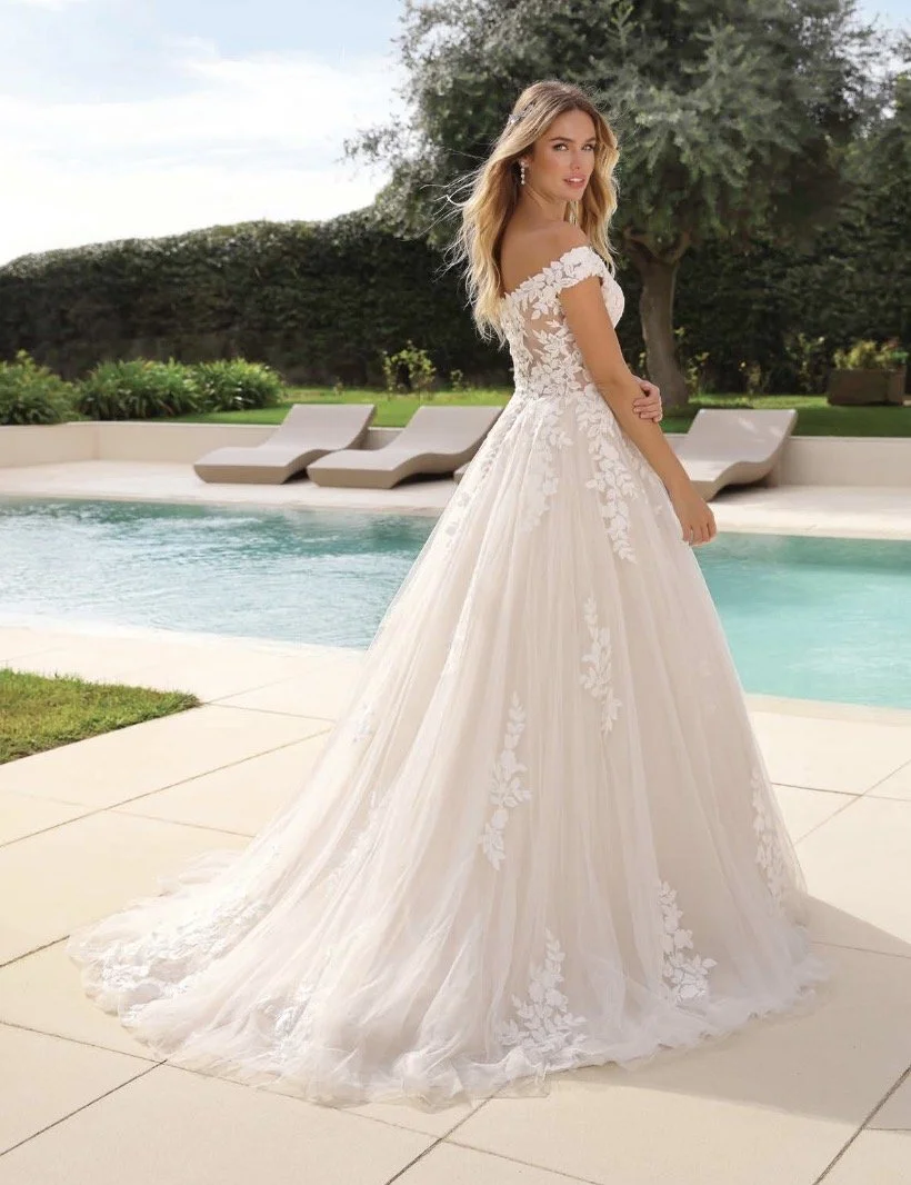 Lace wedding dress Sweden