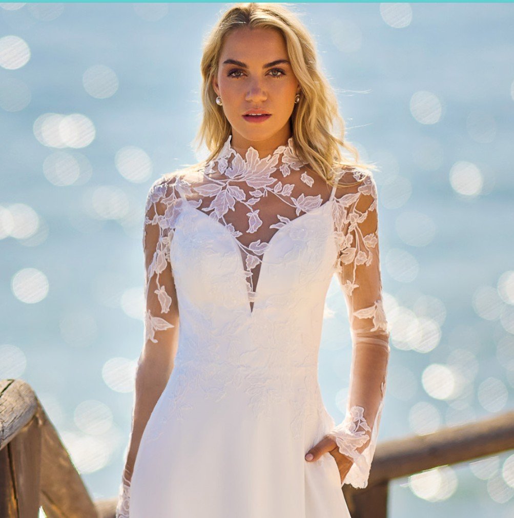 High neck | lace | wedding dress |brudklänning | bridetobe 2026 |