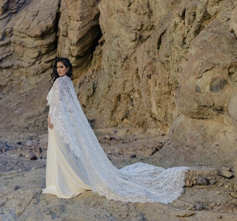 Spets trend 2027 bröllops brudklänning cape sublime