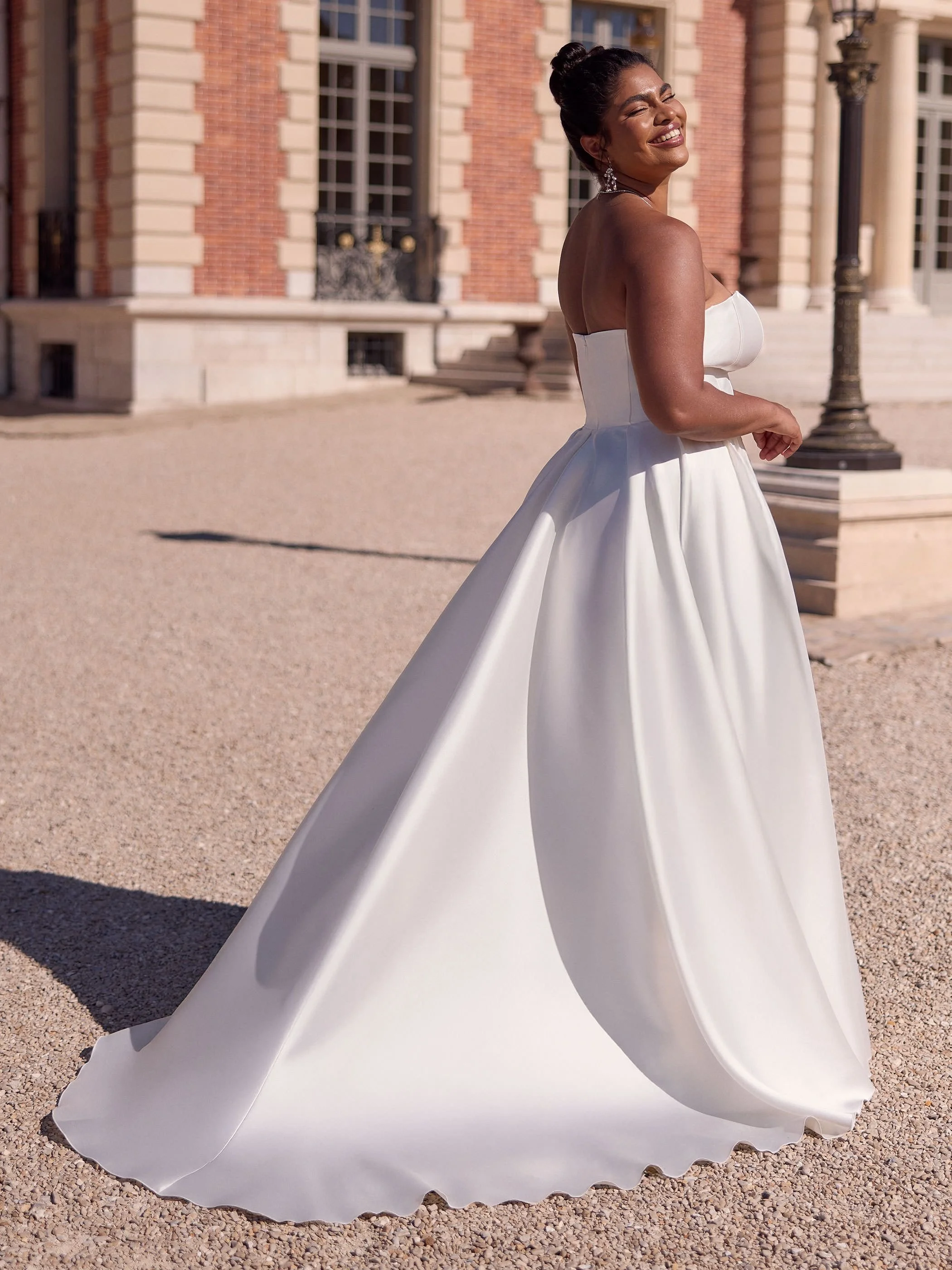 Curvy bride