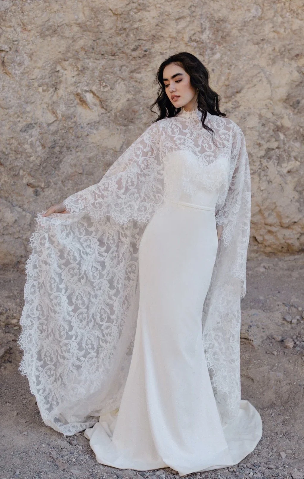 Chantilly lace | cape | spets | kapa | stockholm