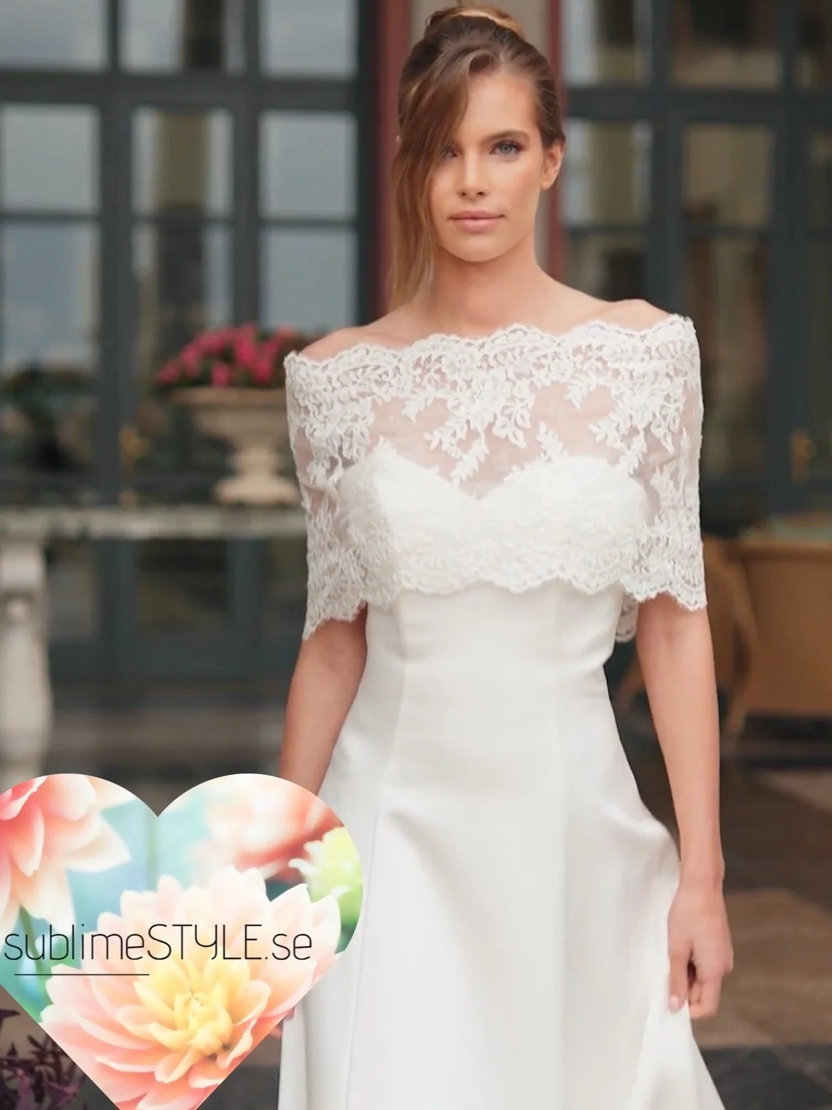 Bridal cape | lace | spets | buttons | wedding