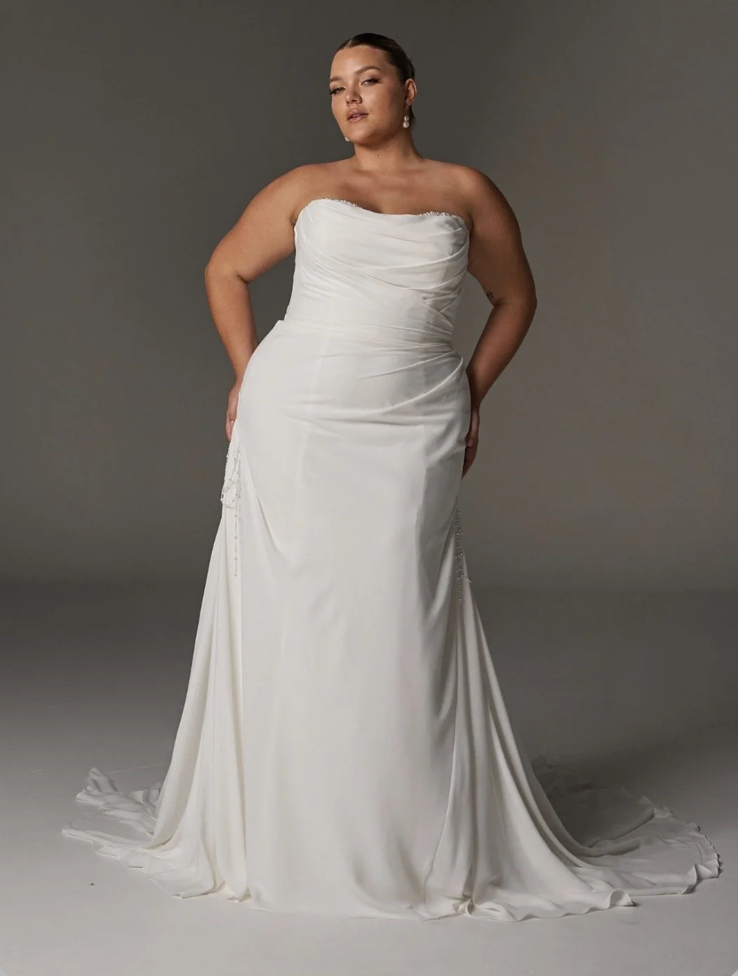 Curve | fitted | wedding dress | brud klänning | bröllop