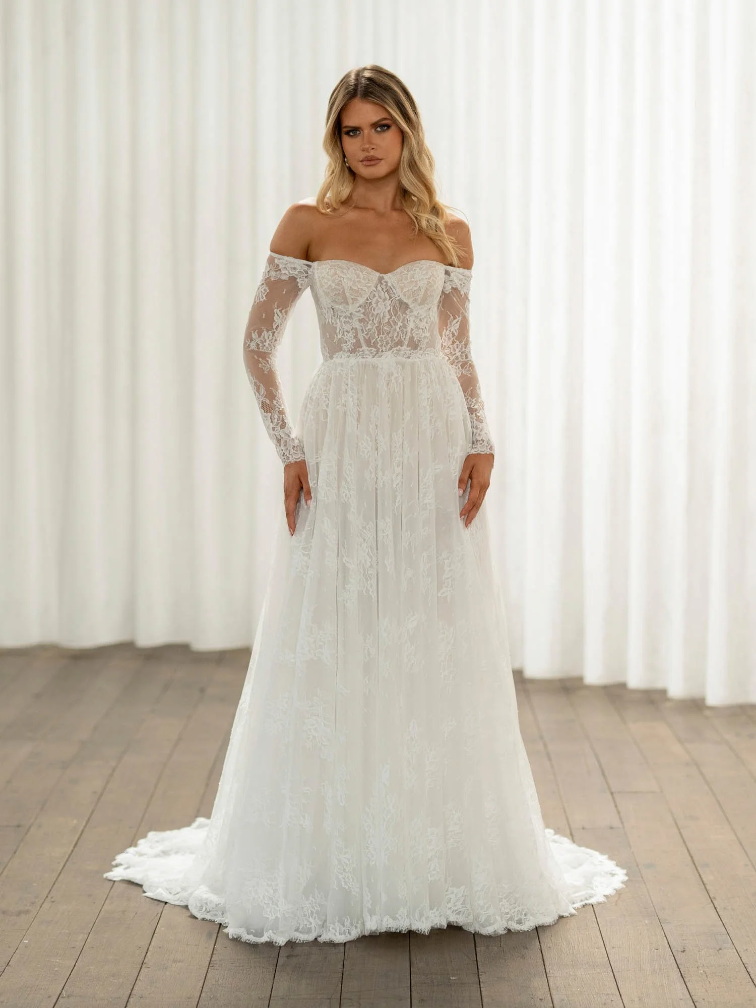 Chantilly lace #offshoulder #spets #brusklänning