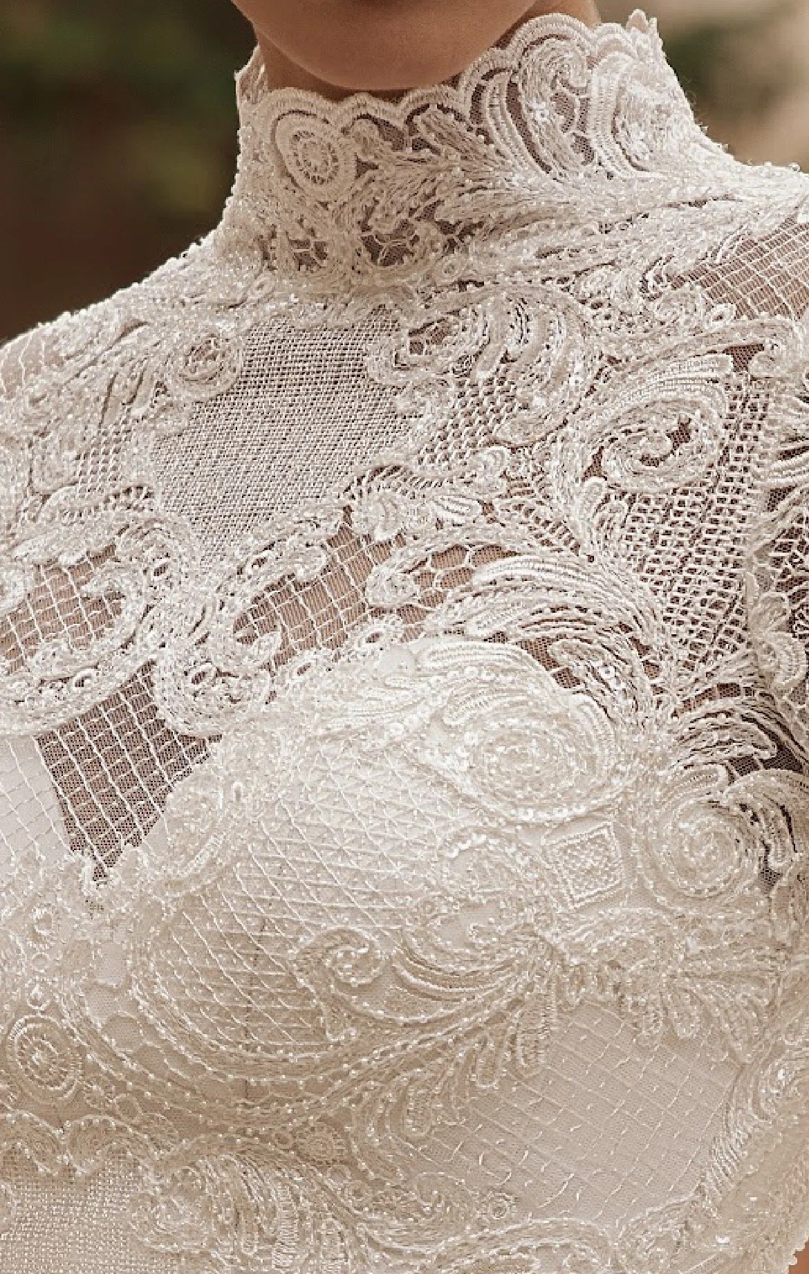 Lace wedding dress Sweden sublime style milagro