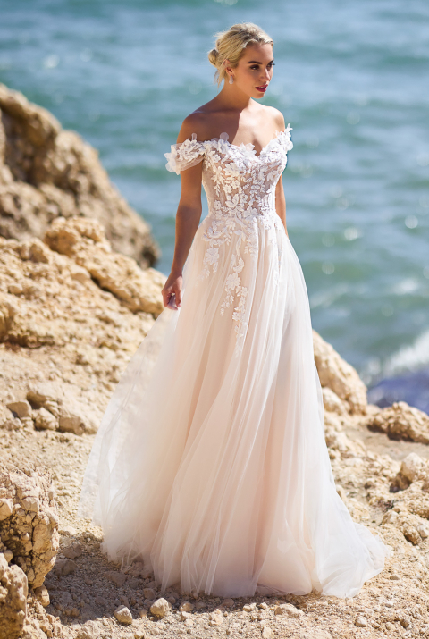 Lace off shoulder wedding dress 2027 stockholm