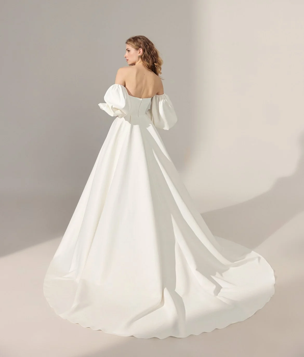 L537 | Ariamo | wedding dress | stockholm