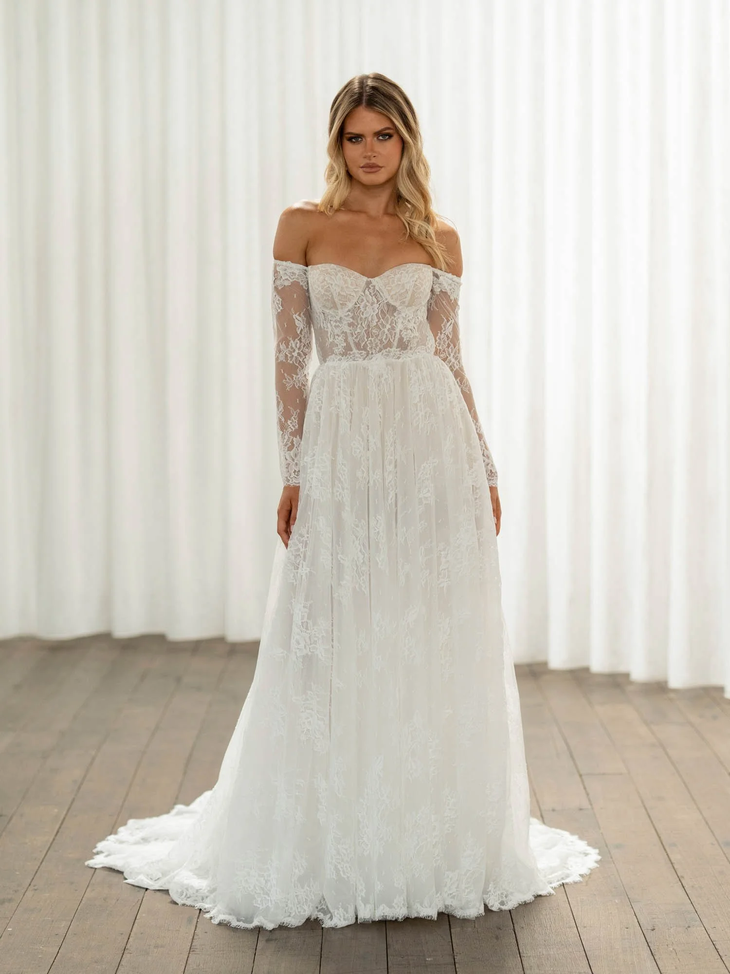 Madi lane lace a be big skirt wedding dress long arms off shoulder chantilly Sweden Sublime