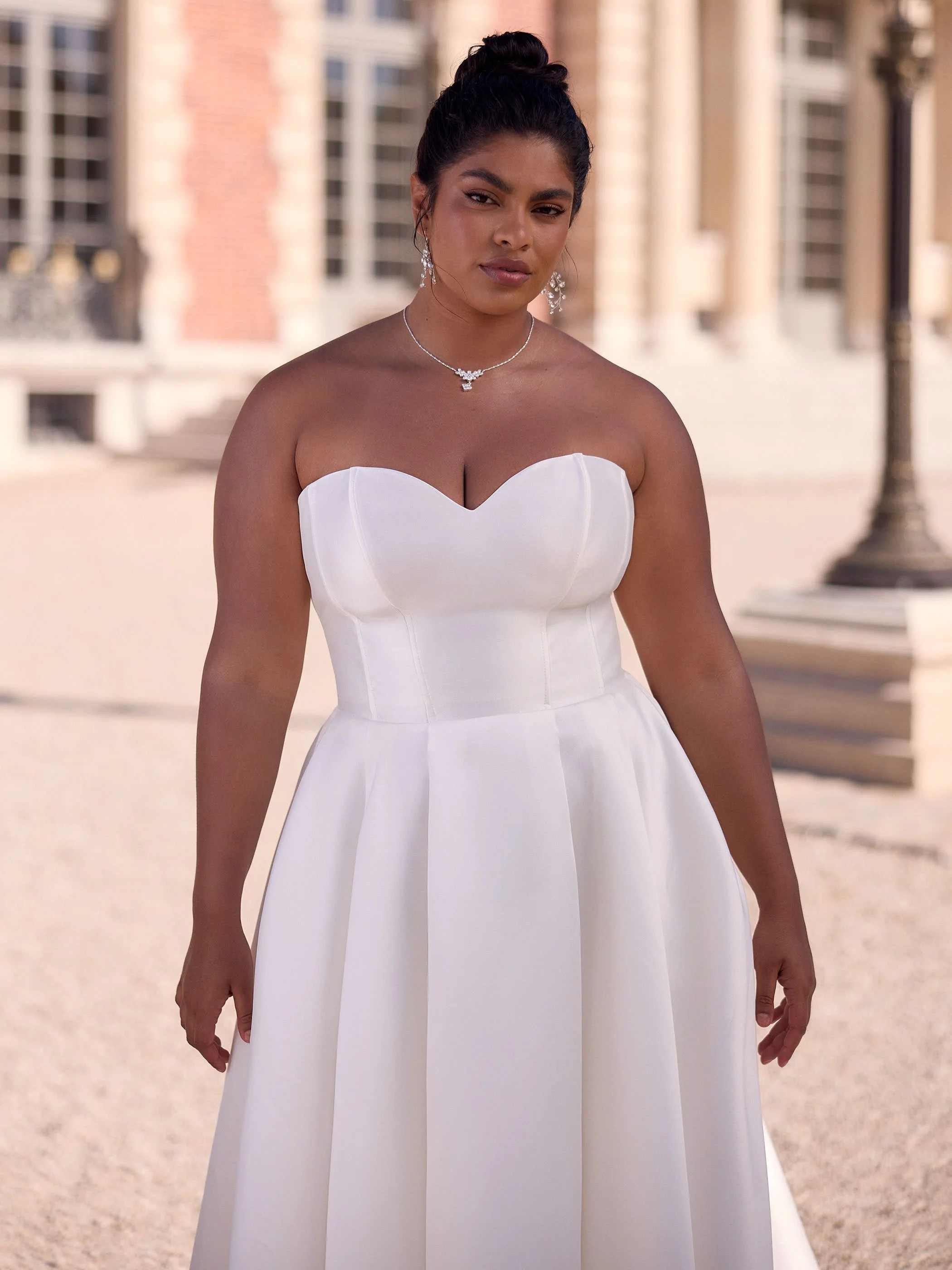 Off shoulder plus size stor storlek Stockholm sverige bröllop