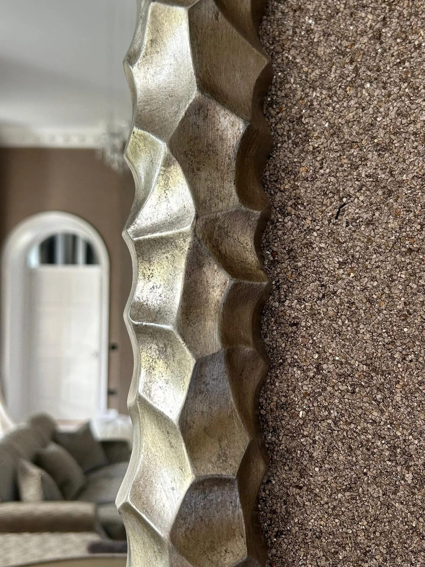 Sophisticated shimmer, bronze mica wallcovering by @omexcowallcoverings brings a radiant warmth and timeless luxury to this formal lounge.
&bull;
&bull;
&bull;
&bull;
&bull;
&bull;
#wall #walldecoration #design #interiordesign #ukdesigner #lux #luxur