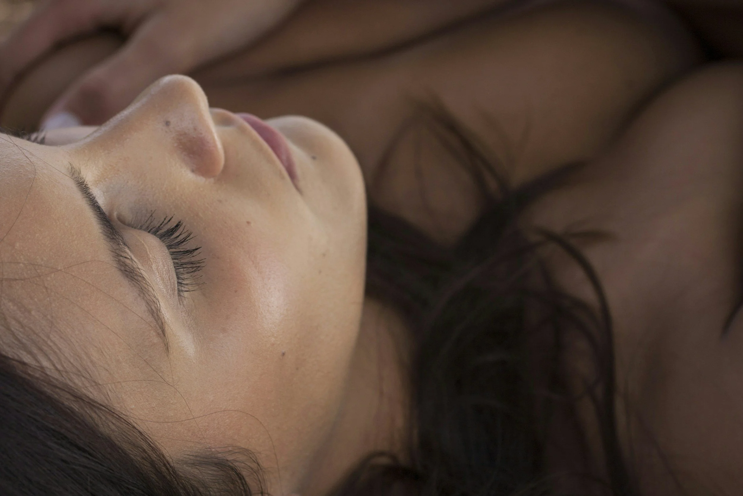 Schilddrüse und Nebennieren in den Wechseljahren: warum dein Energiesystem jetzt so sensibel reagiert