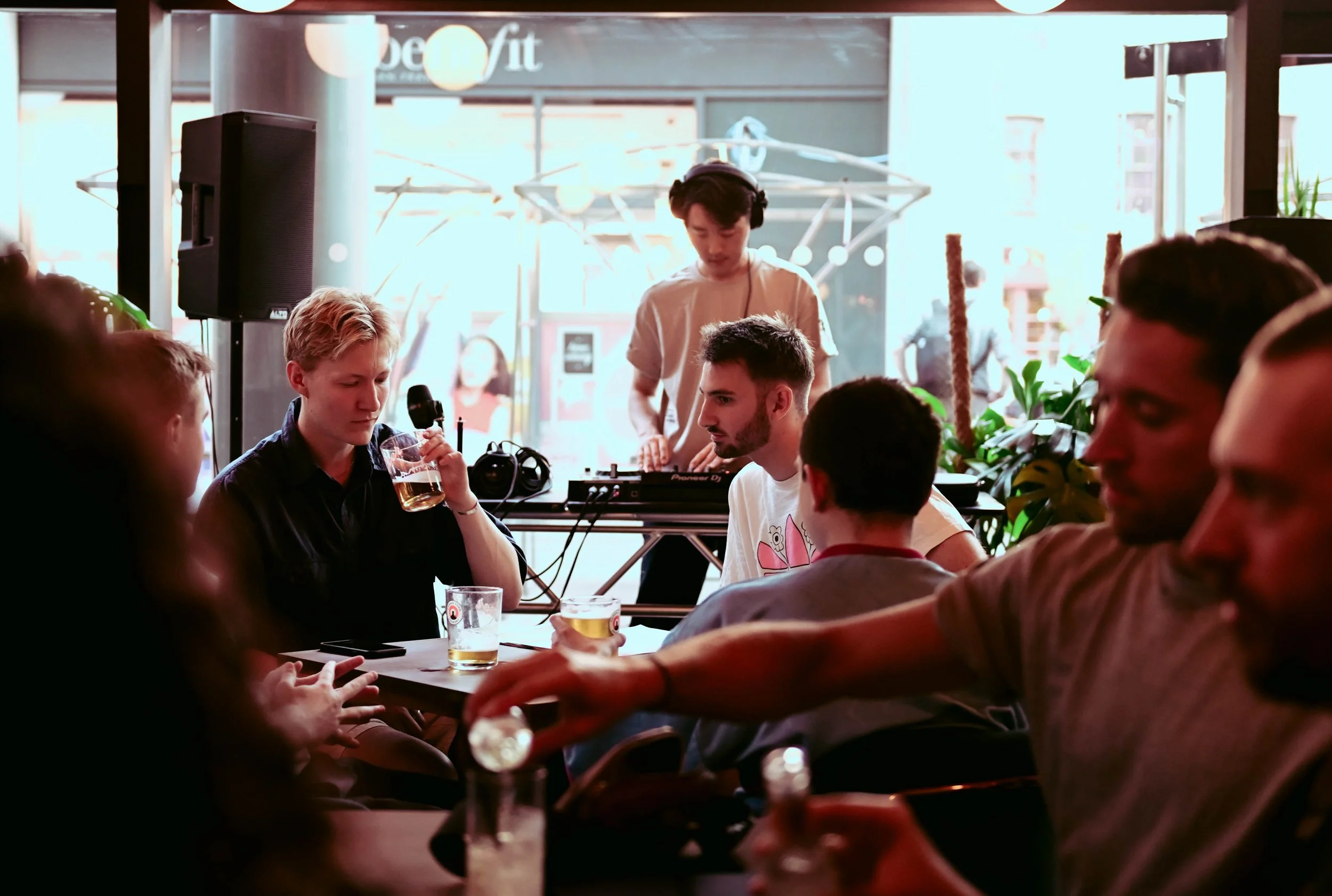 Live DJ Set.