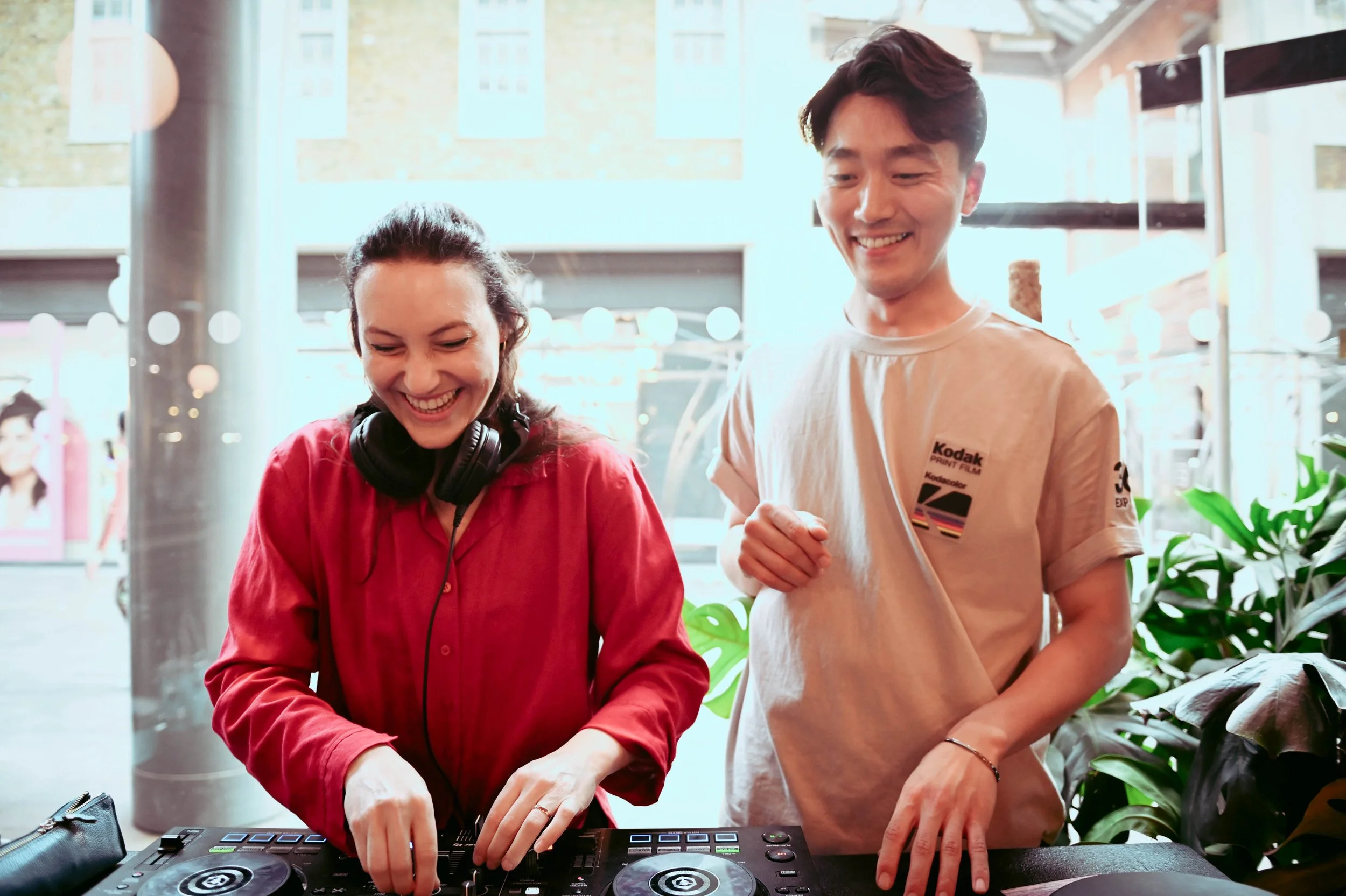 Live DJ Set.