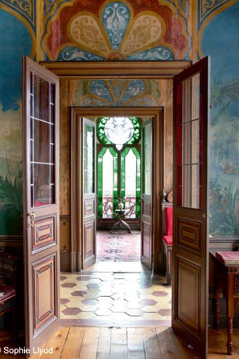 Visite-de-la-celebre-villa-La-Casamaures (1).jpg