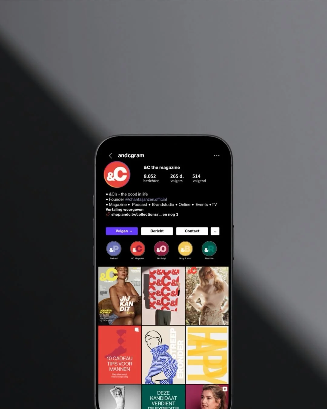 Let&rsquo;s talk Social! 

Onderdeel van de rebranding is een nieuw gezicht voor social media. Nieuwe kleuren, vormen, stijlen en beelden voor de vernieuwde Social strategie voor &amp;C Media. Naast een nieuw kleurpallet van 24 kleuren, kenmerkende, 