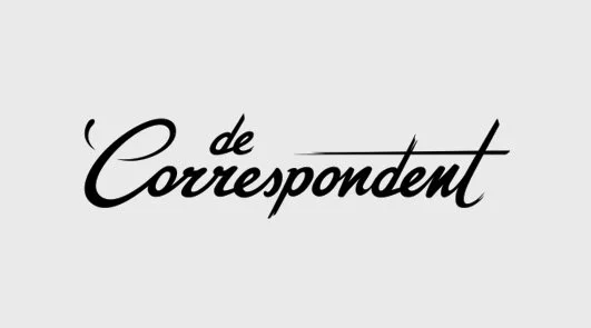 Text that reads 'de Correspondent' in black cursive font on a gray background.