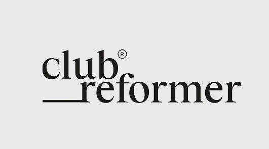 Logo with the words 'club reformer' in black text on a gray background.
