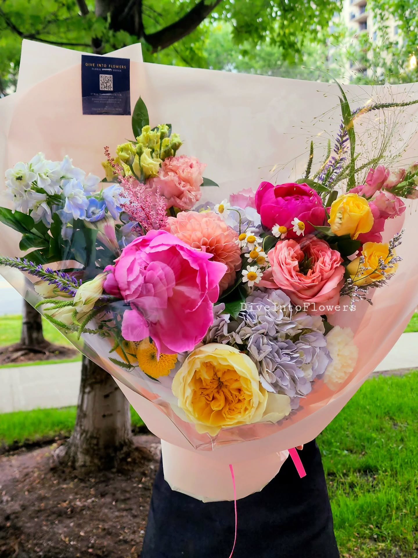 Born to shine, especially in the summer! Happy Birthday!
#diveintoflowers #birthdaygirl #summerflower #north york #torontoflowers