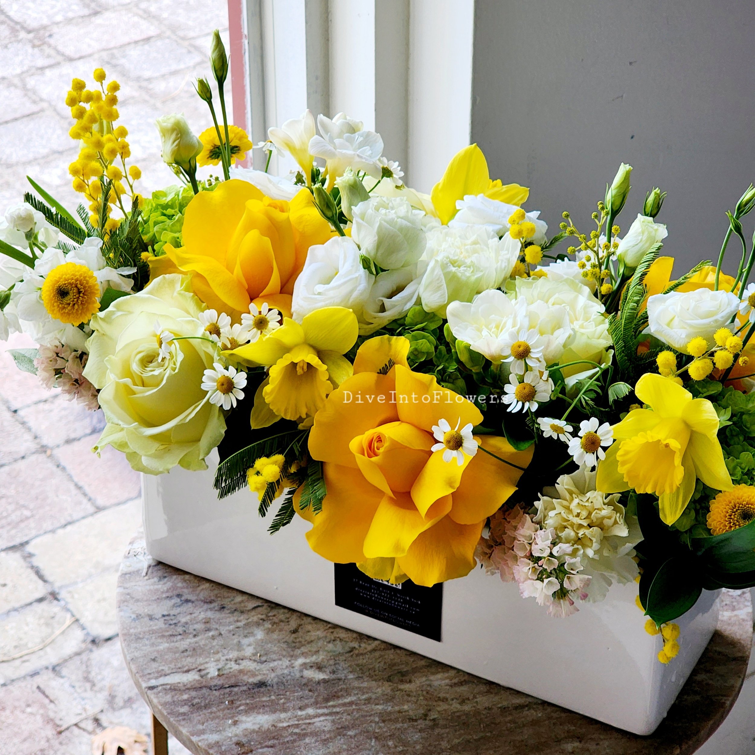 Table Centerpieces_Dive Into Flowers.jpg