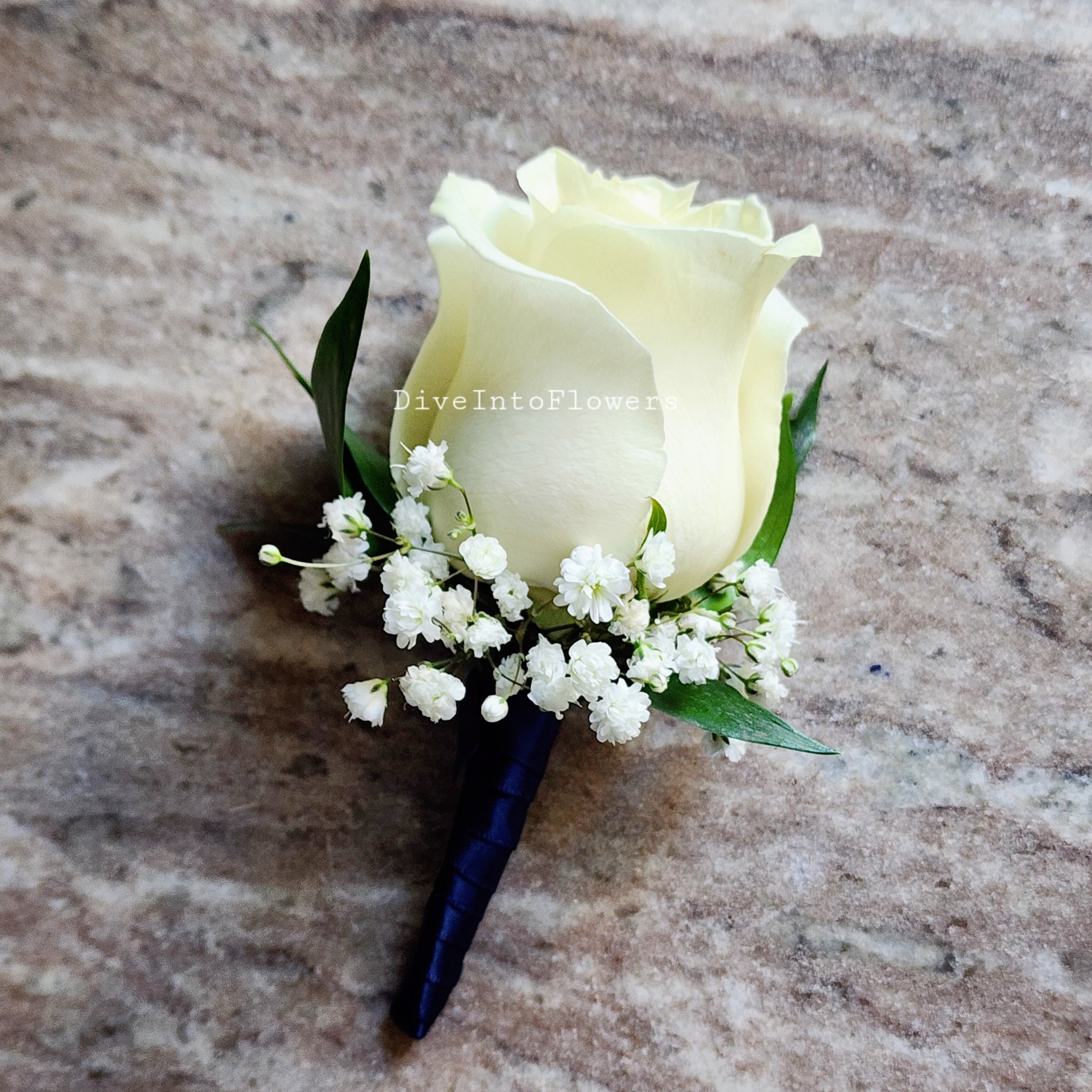 Dive Into Flowers - Boutonniere