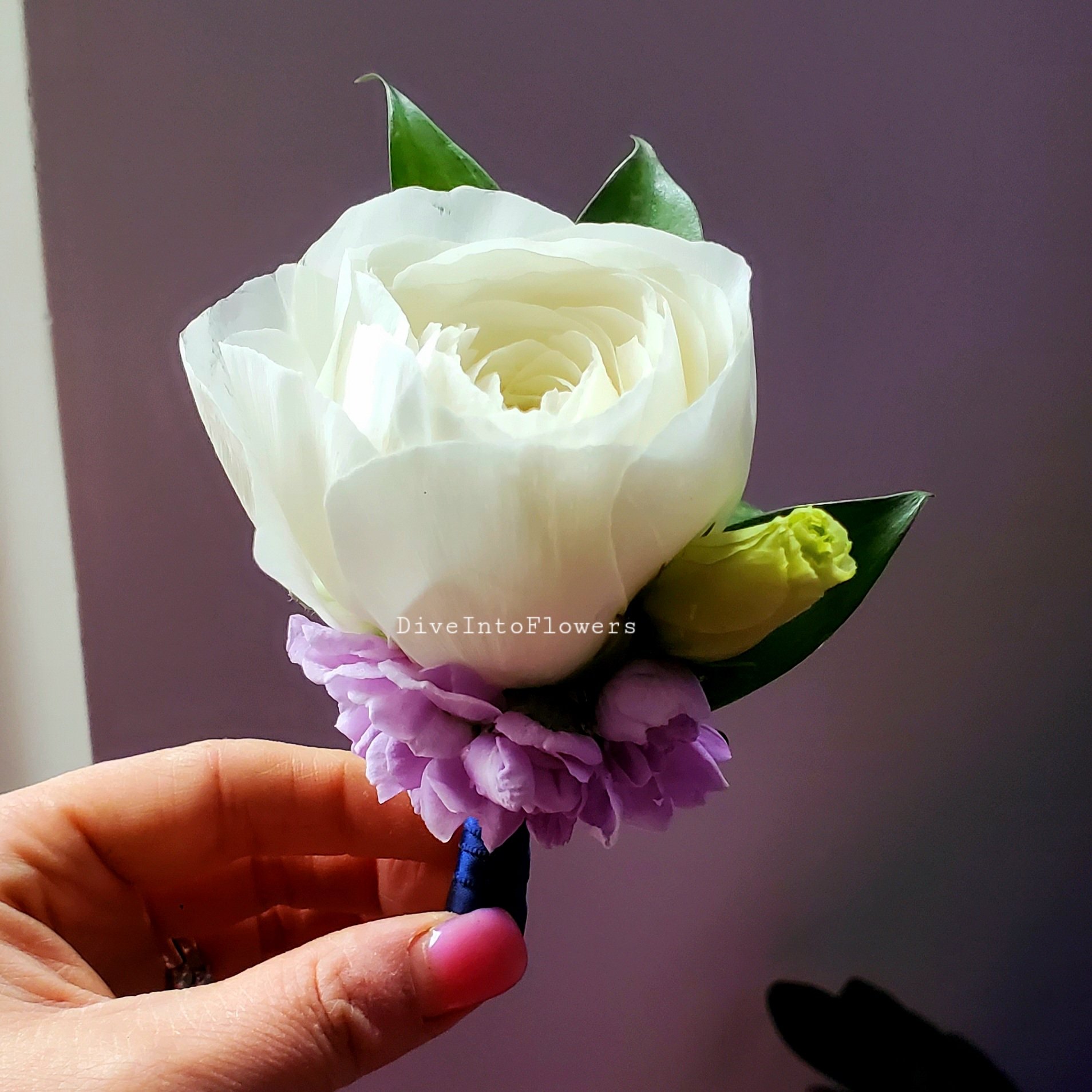 Dive Into Flowers - Boutonniere