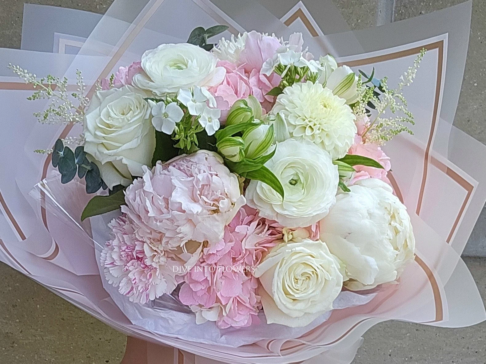 BRIDAL SHOWER FLOWERS-DIVE INTO FLOWERS-1.jpg
