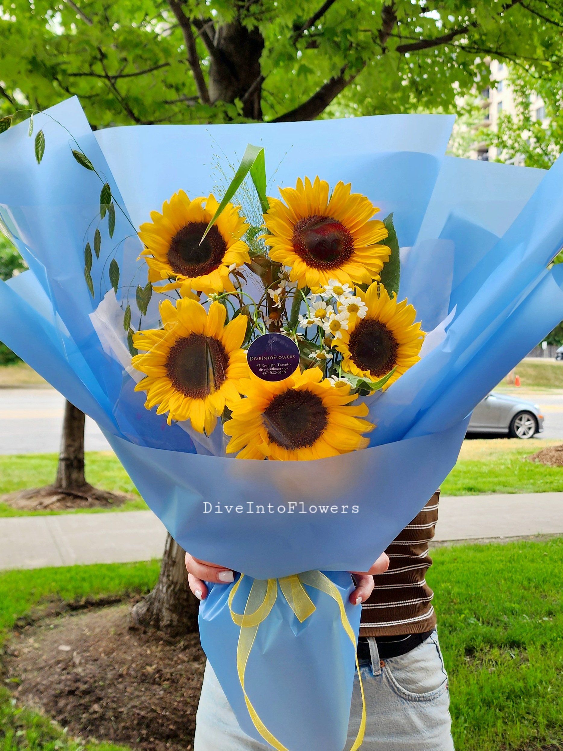 sunflower bouquets-diveintoflowers.jpg