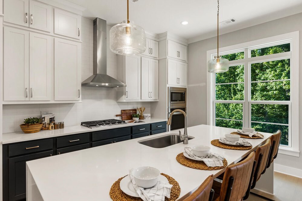 We may not be professional chefs, but these kitchen spaces have us dreaming of five-star dishes. So much space, so many possibilities &mdash; what's your favorite meal to cook? 

#atlantarealestate #newconstruction #kitchendesign #kitchendecor #roswe
