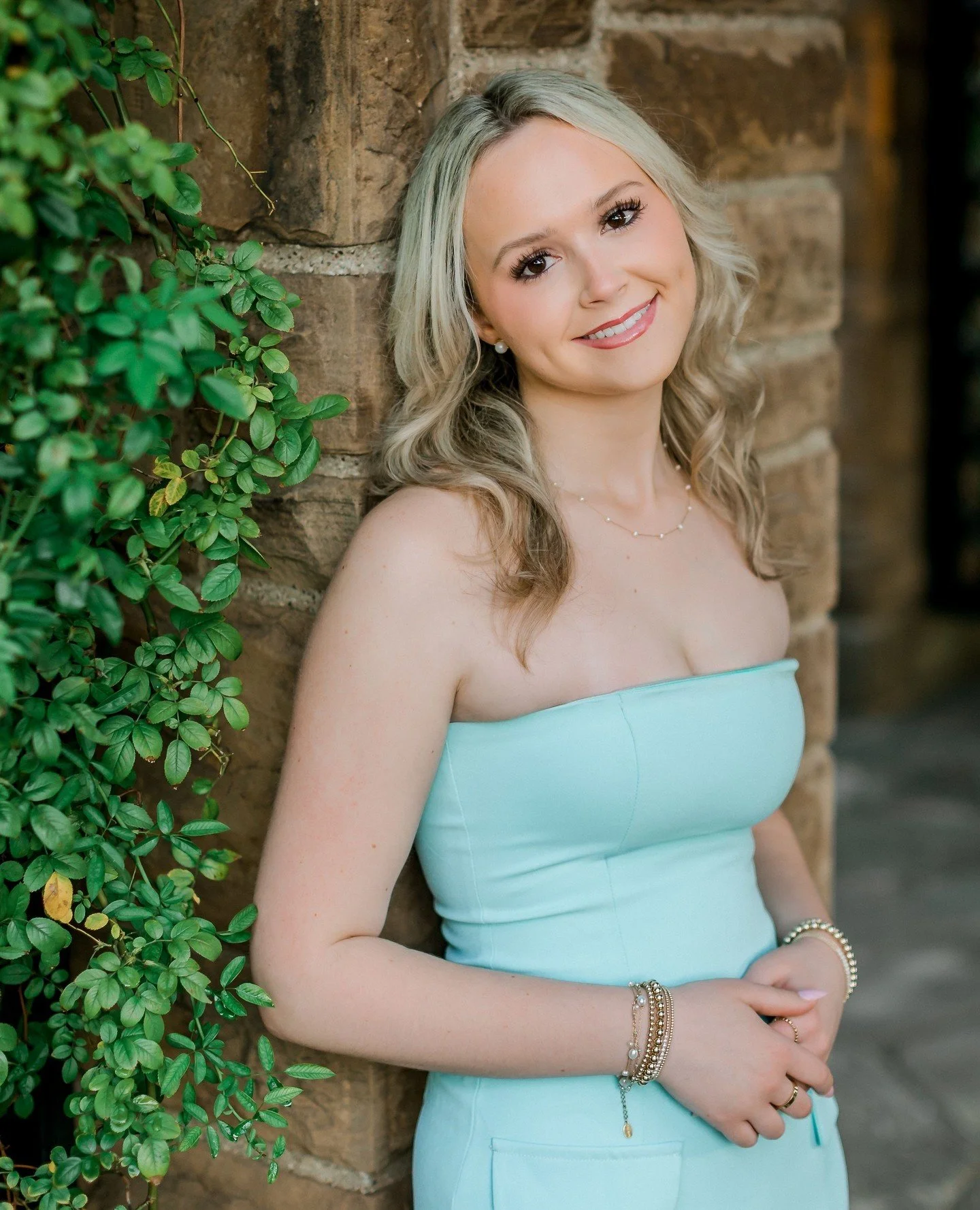 AVERY | She's perfect.  What a perfect morning.  She is sunshine and joy.  Her friends adore her.  It was so fun to get to see her with her horse too.  I loved every minute Avery!!⁠
⁠
⁠
⁠
⁠
#FortWorthPhotographer #FortWorthSeniorPhotographer #shannon
