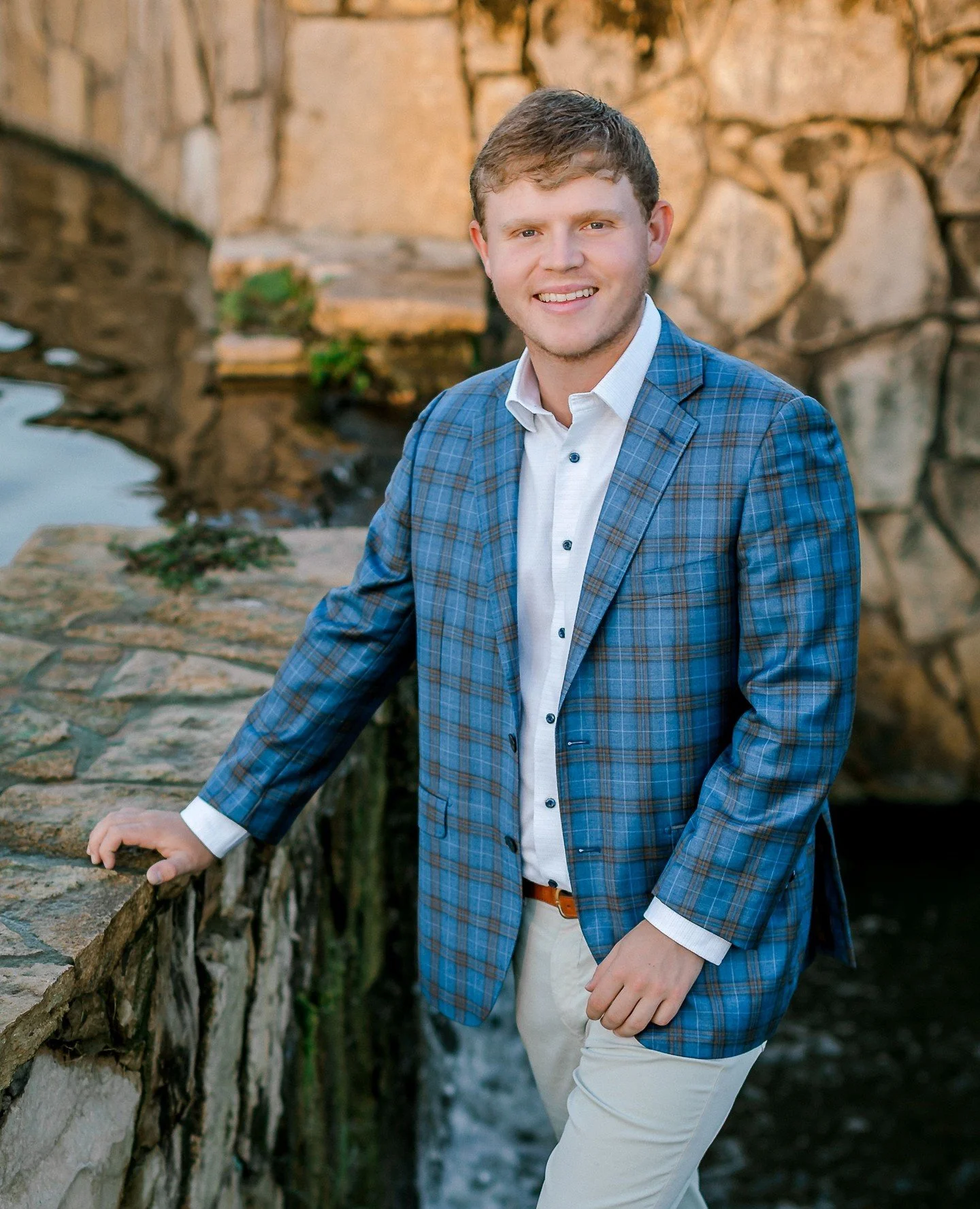CHARLIE | Sincerely, what a great guy.  A musician, and so personable.  A golfer with great wit.  An all around good guy.  Fully reminded me of Paul Newman with his confidence and kindness.⁠
⁠
⁠
⁠
⁠
⁠
#FortWorthPhotographer #FortWorthSeniorPhotograph