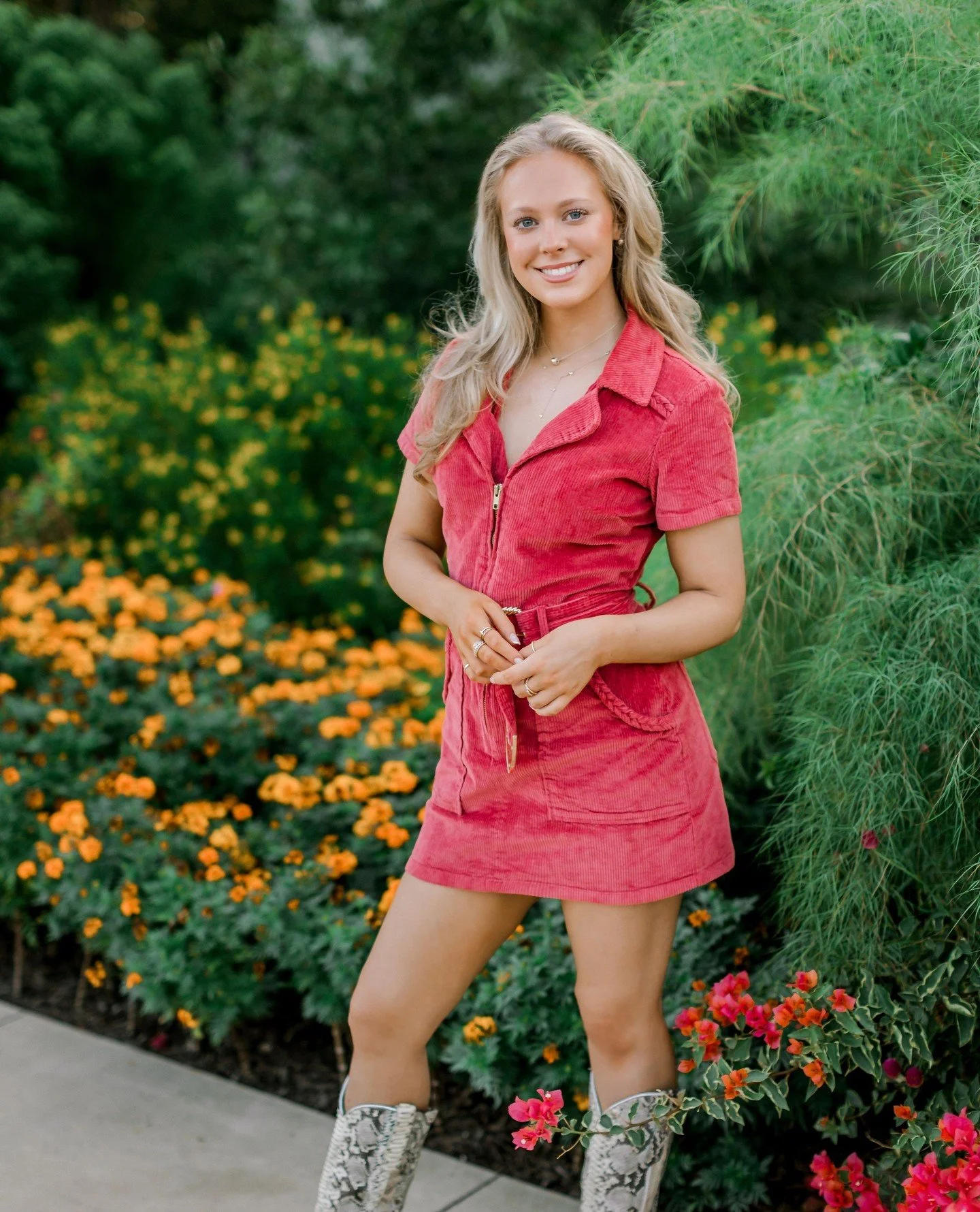 KENNEDY | Confident, refined, knows exactly who she is and is ready to be in college doing her thing.  I'm here for it!  Go do all the things Kennedy!⁠
⁠
⁠
⁠
#FortWorthPhotographer #FortWorthSeniorPhotographer #shannonlangeseniors #ASESseniors #PHSse