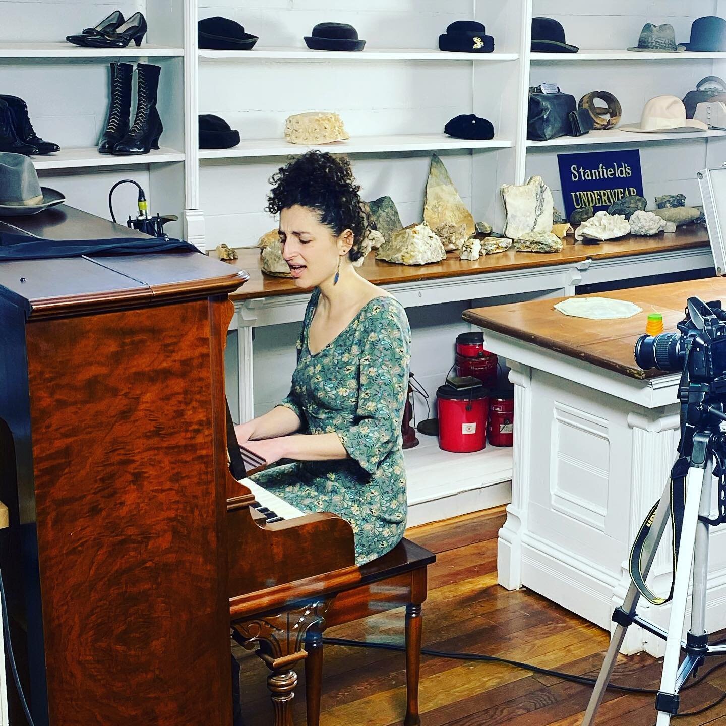 My next show is a virtual one! 🤩🖥

Last month, I had the pleasure of spending my favourite Valentine&rsquo;s Day of all time filming live performances of three of my original songs in the @jbfletcherstore in Ainsworth, BC 🎬⛰

On March 27th, the vi