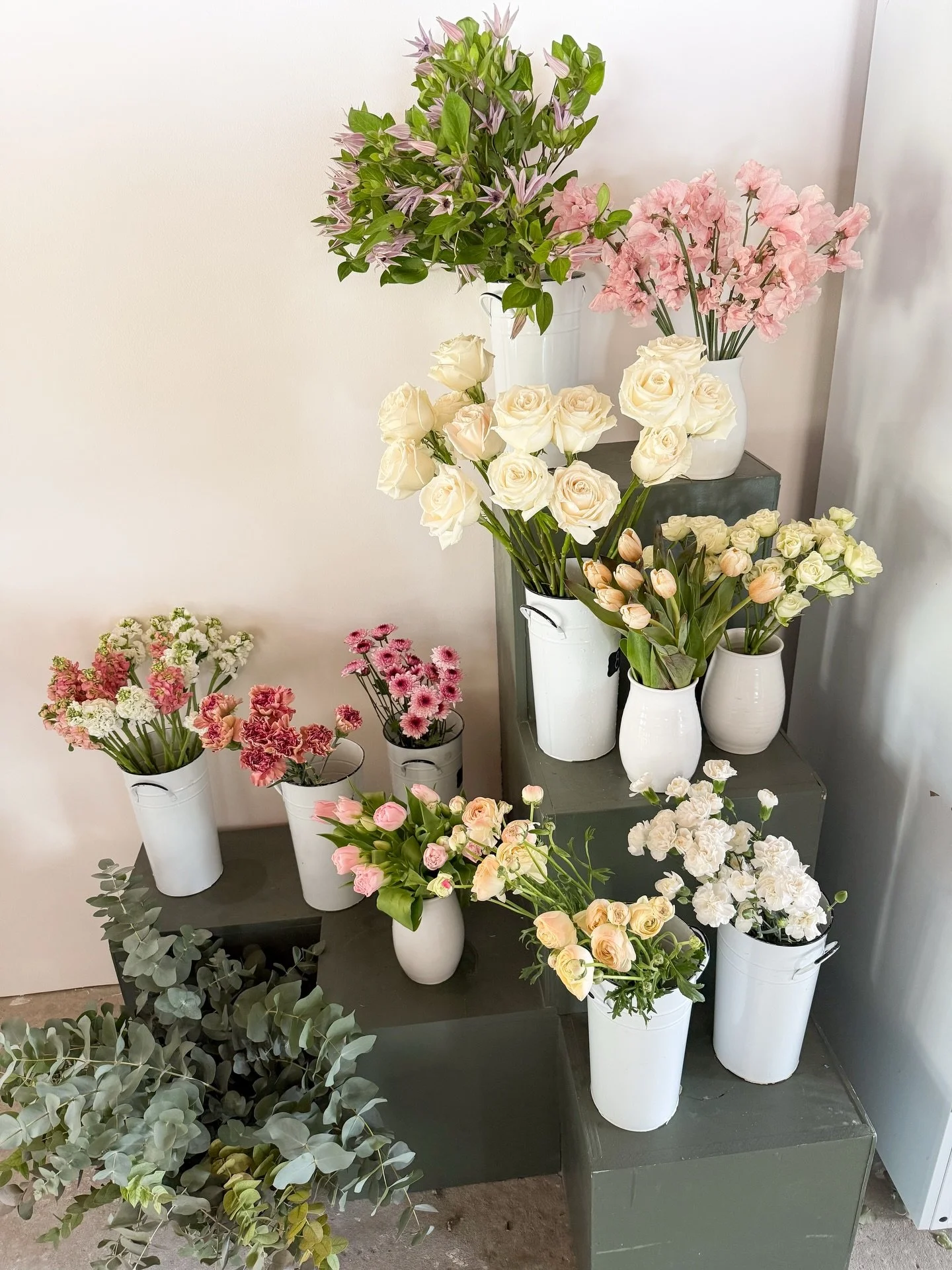 My private sessions are equal part skill building and flower fun, a bit of learning and play mixed into a welcoming and chill atmosphere at my home studio located in Yarmouth, ME.  If you&rsquo;re interested in seeing my process register for a privat