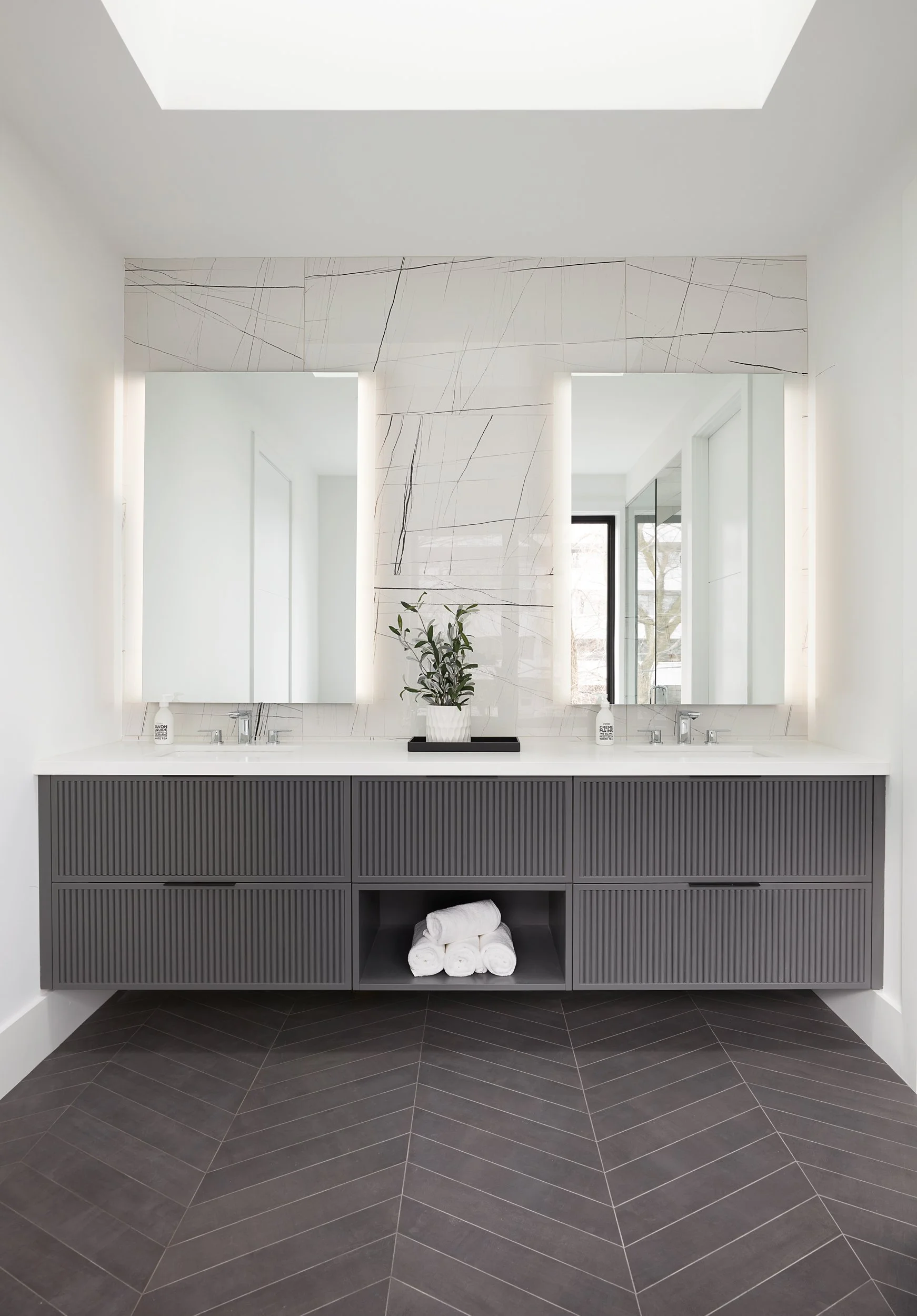 220221-SLD+MW+CBG-PrimaryBathroomVanity_01.jpg