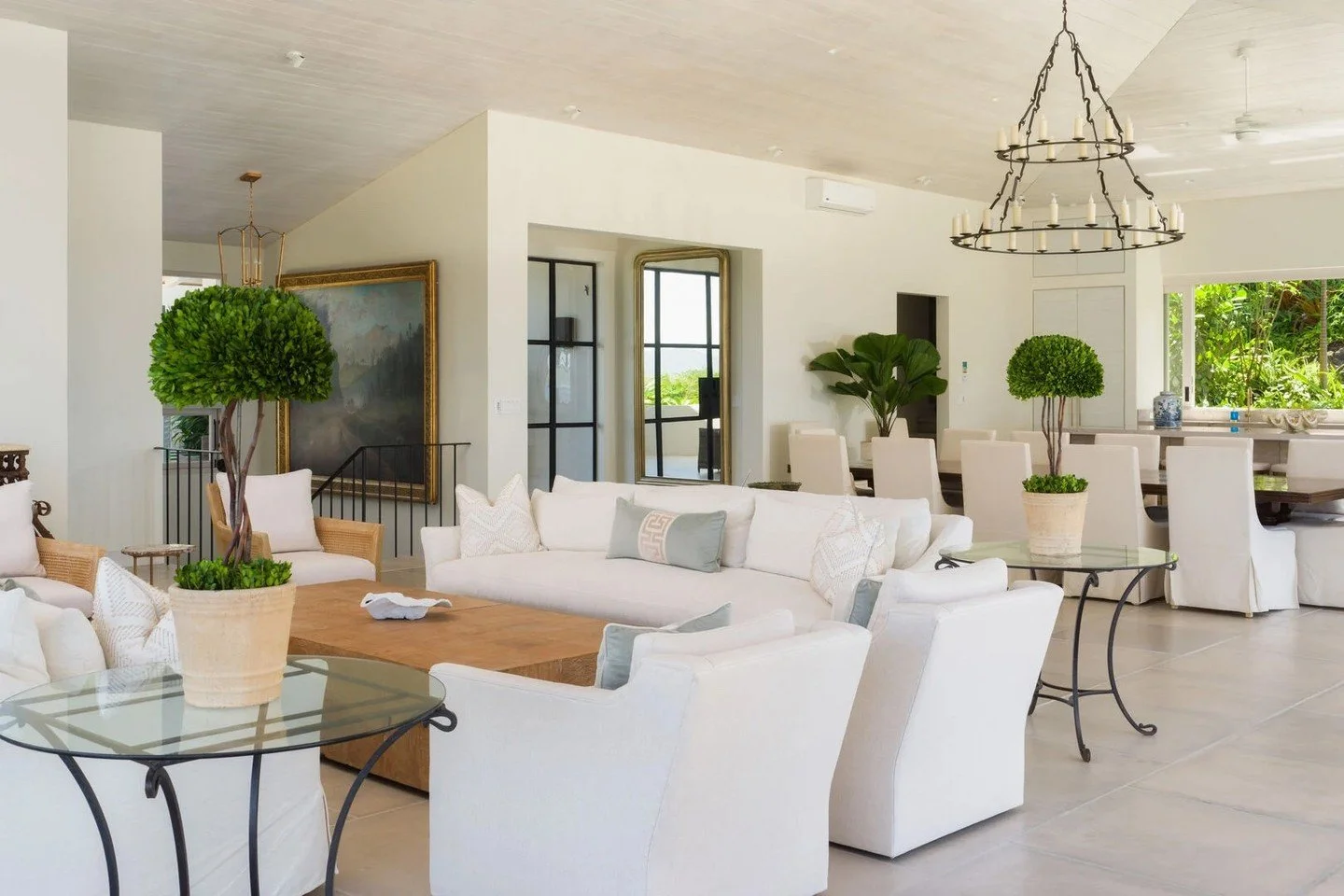 Reminiscing about our Palazzo Del Mar project. Tucked onto the side of a cliff overlooking the Pacific and an estuary, it&rsquo;s a lush paradise. Covered in greenery and surrounded by ocean views no matter where you are. We let the interiors take a 