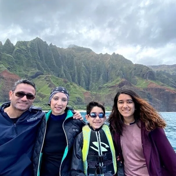 Exploring the #napalicoast of #kauai 
In beautiful #hawaii 
.
.
.
Nature at its finest 
Rafting through the pacific, breathtaking views, serene waters, abundant waterfalls and delicious hawaiian pineapple 🍍
.
.
.
#takemeback #wanderlust #hawaiiadven