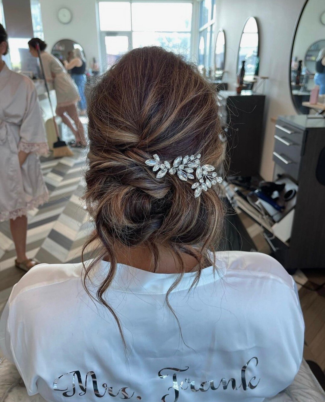 Creating dreamy looks for our beautiful brides!

Stylist: @hairby.zoekoberoski