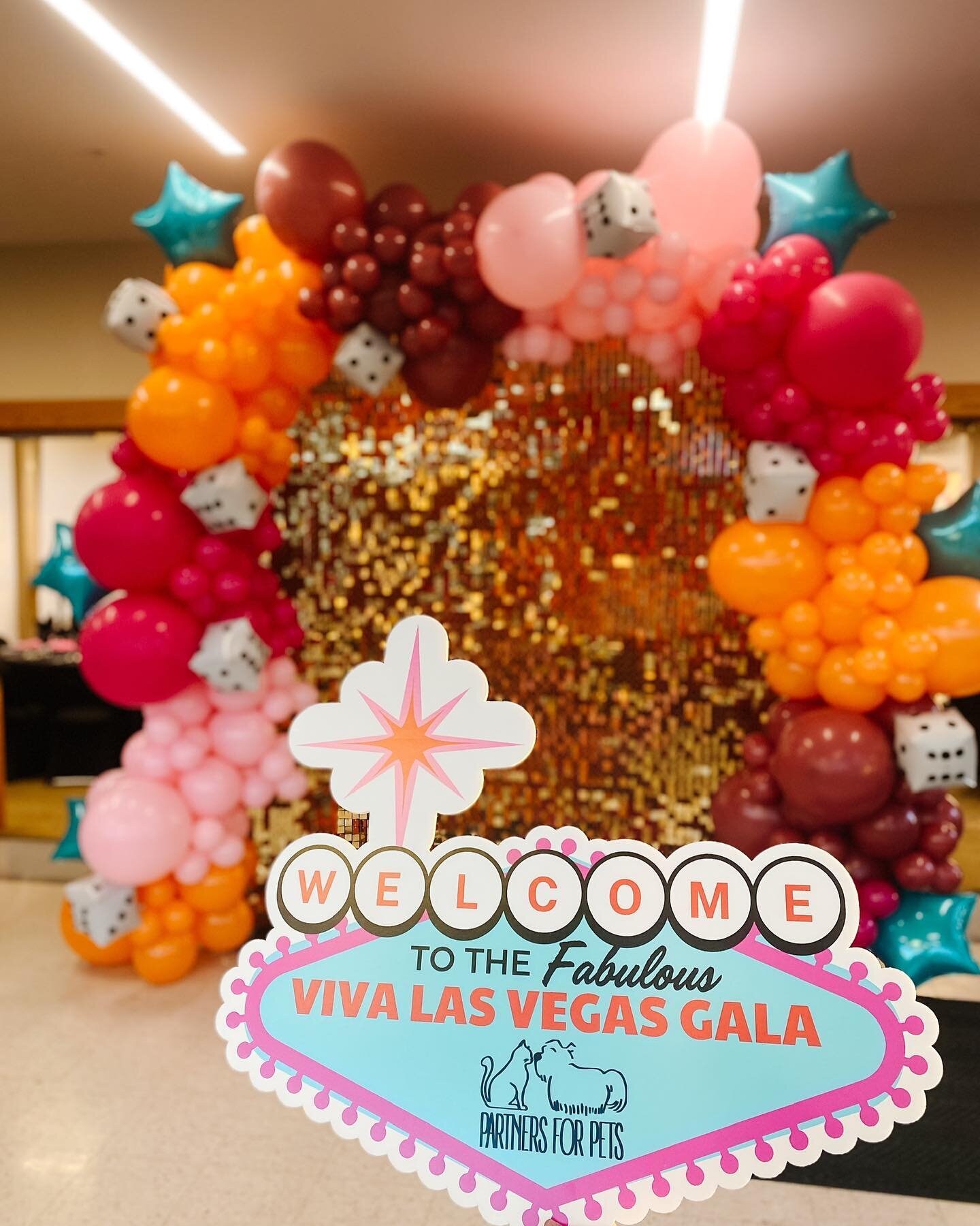 🎲 Viva Las Vegas 🎲 
We are always WOWED by @partnersforpetsil and the decor for their annual gala. This year did not disappoint and the fun bright colors were the perfect twist to the traditional Las Vegas party! 🎈 

Colors Used: @tuftexballoons S
