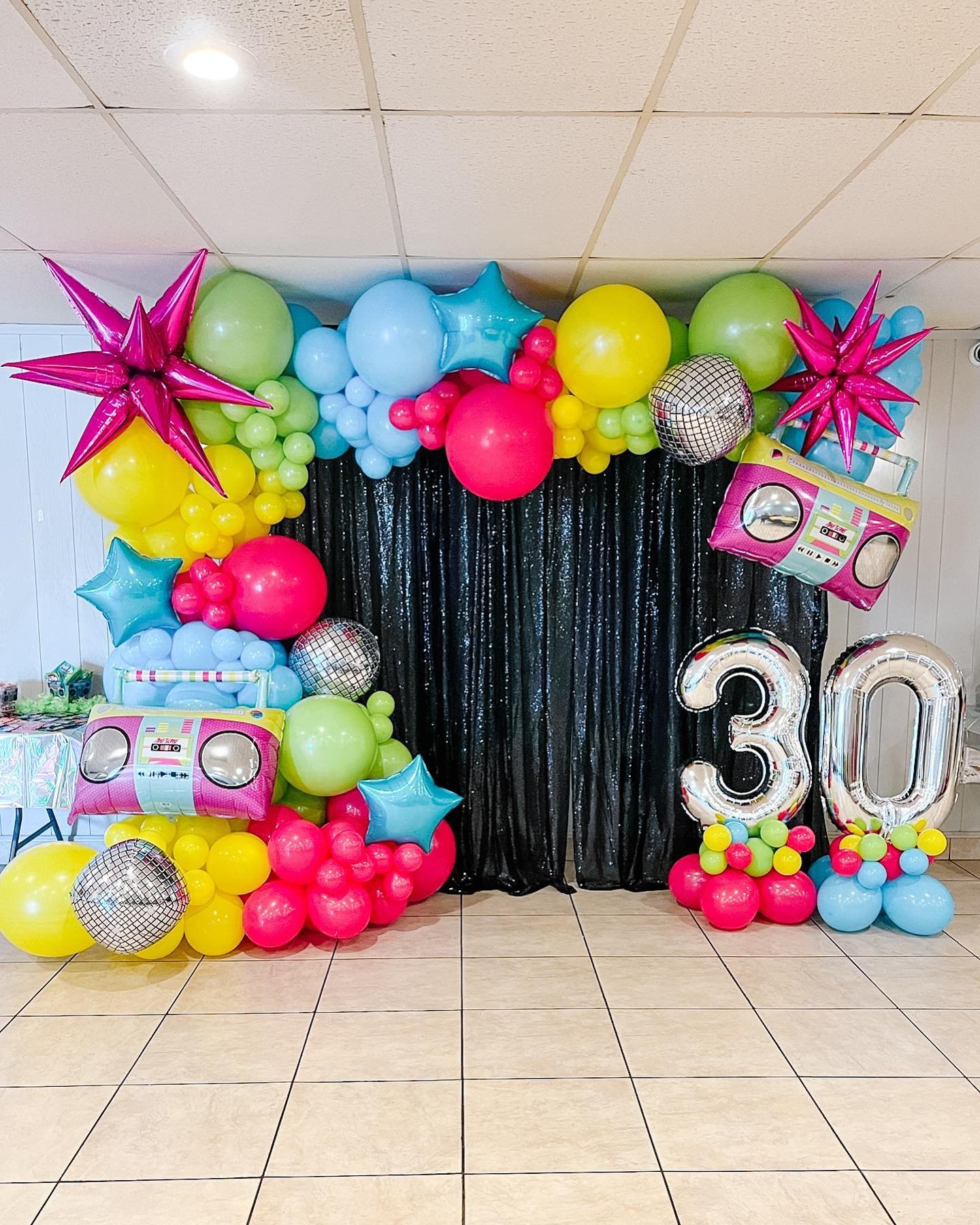 🪩 13 going on 30 🪩 
You can&rsquo;t help but want to strike a pose with fun props in front of this vibrant 80s themed backdrop for a SURPRISE 30th Birthday! We can&rsquo;t wait to help you make a show stopping balloon backdrop for your next special