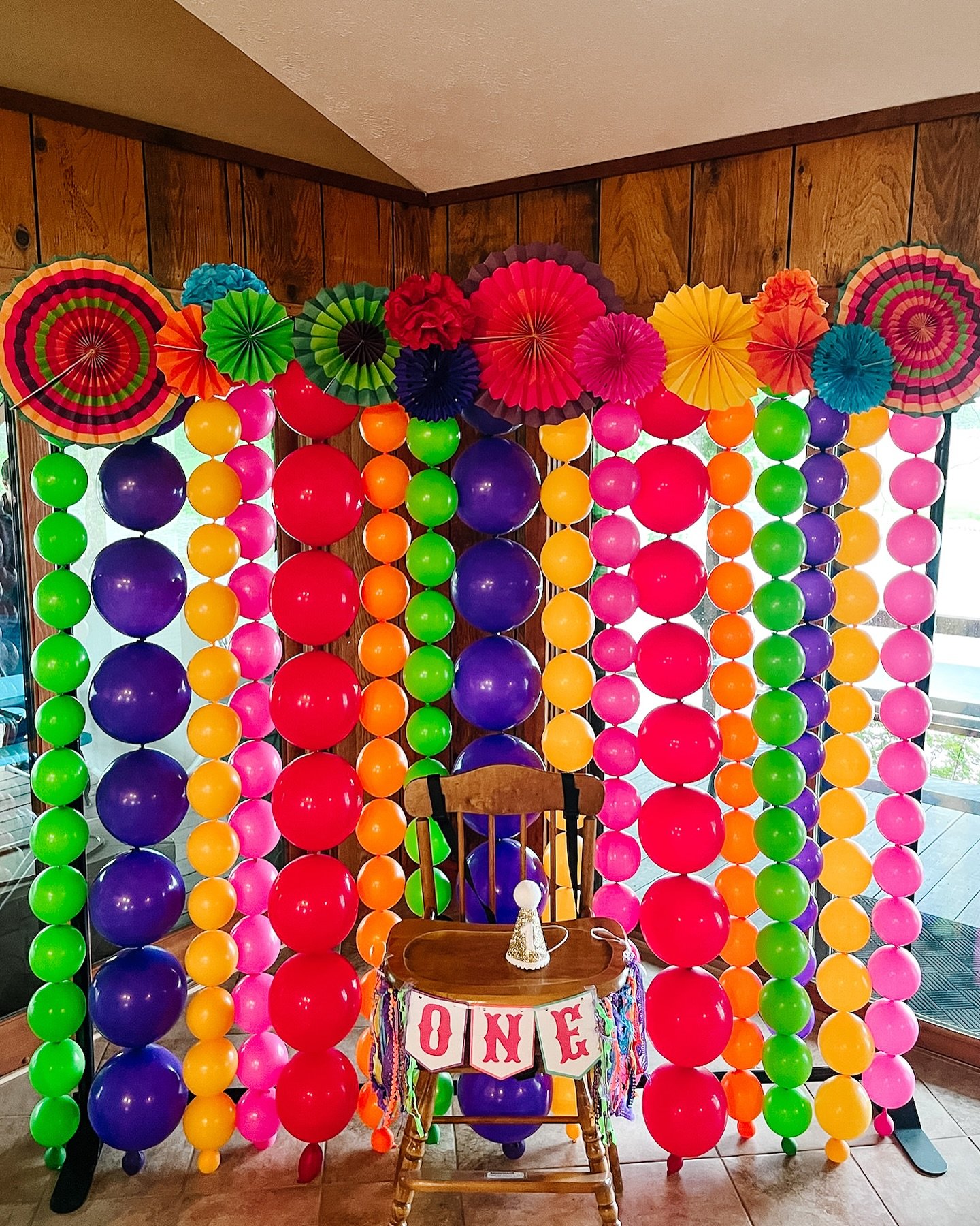 🪅Feliz Cinco de Mayo🌵
No time to siesta, it&rsquo;s time to fiesta! Nacho average first birthday! We helped this theme come alive with this fiesta backdrop + high chair sign. Let&rsquo;s taco &lsquo;bout your next event! 🌮

Really loving this full