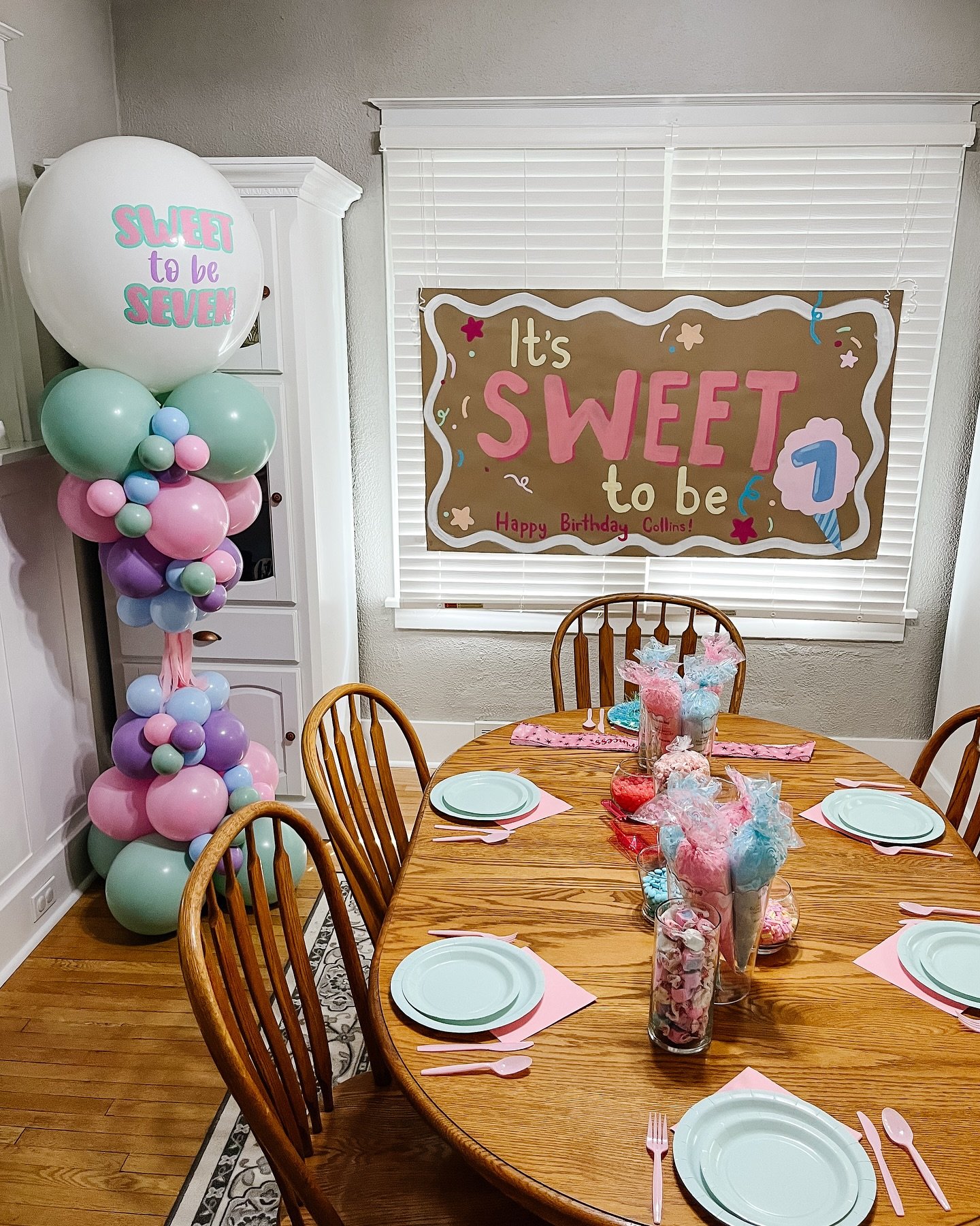 🍬Sweet To Be Seven🍭
Sometimes all your party needs is a little POP of fun! A custom crazy tower paired with a @partiespainted banner makes for the perfect backdrop for an at home celebration 🎉 

#edwardsvilleballooncompany