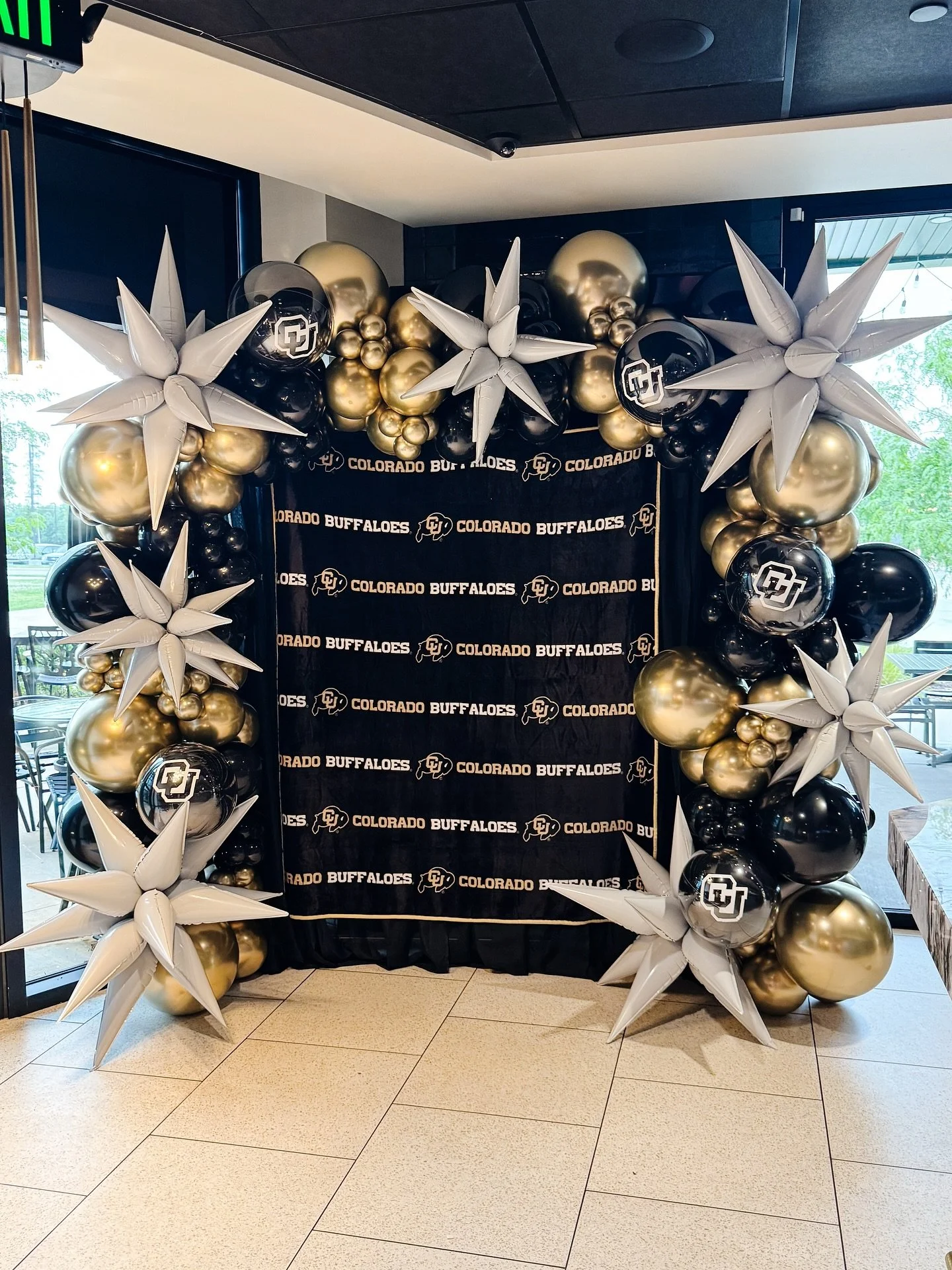 🦬Sko Buffs🦬
Wrapping up our 2025 Graduation Party season! Focal point backdrops are a must for all of your photos, some centerpieces to house baby grad pictures and an entrance element to show guests they are at the right place! 

The best part? Th