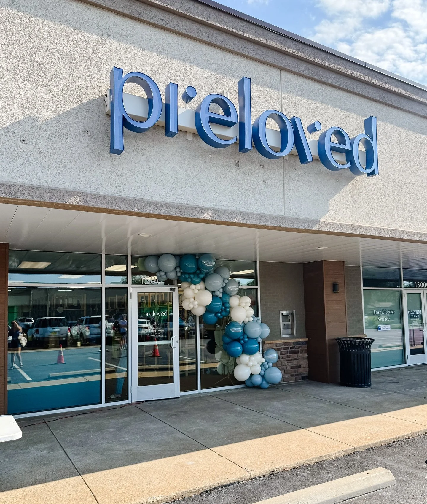 ✨Grand Opening✨ 
We helped bring the celebration to life at @preloved.edwardsville - a new local, upscale thrifting boutique offering premium brands and an easy experience for both sellers and shoppers!

Why order balloons for your next grand opening