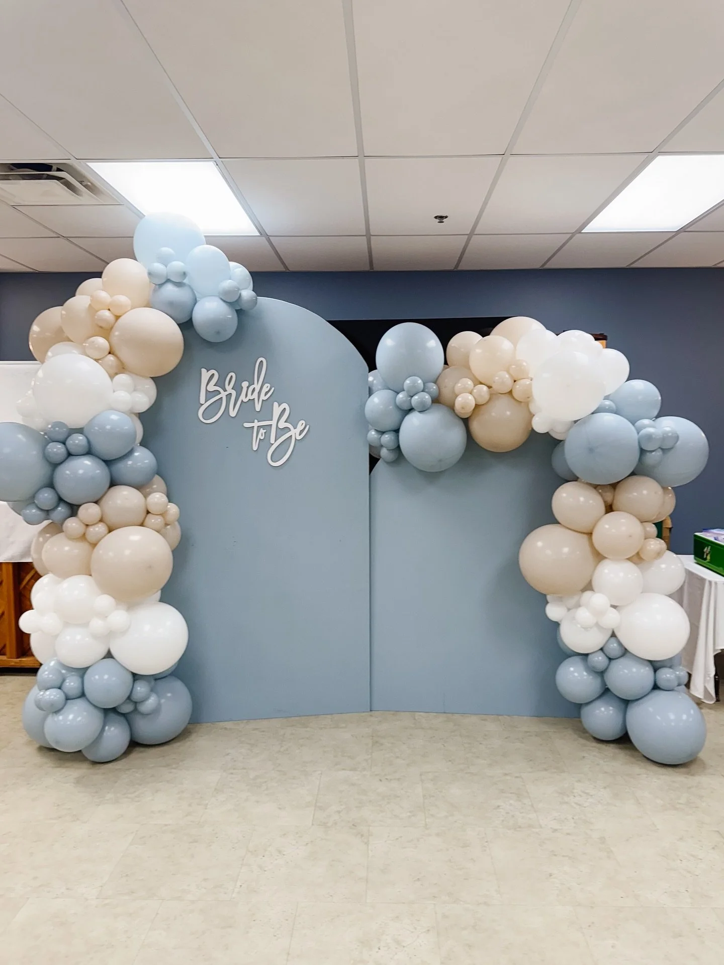 💍Bridal Shower💍
Color match game: 100/10 👏 This bride went the extra mile and took a @tuftexballoons Fog balloon to the paint store to have the perfect paint color created to match! Talk about CUSTOM! 

#edwardsvilleballoons #edwardsvilleballoonco