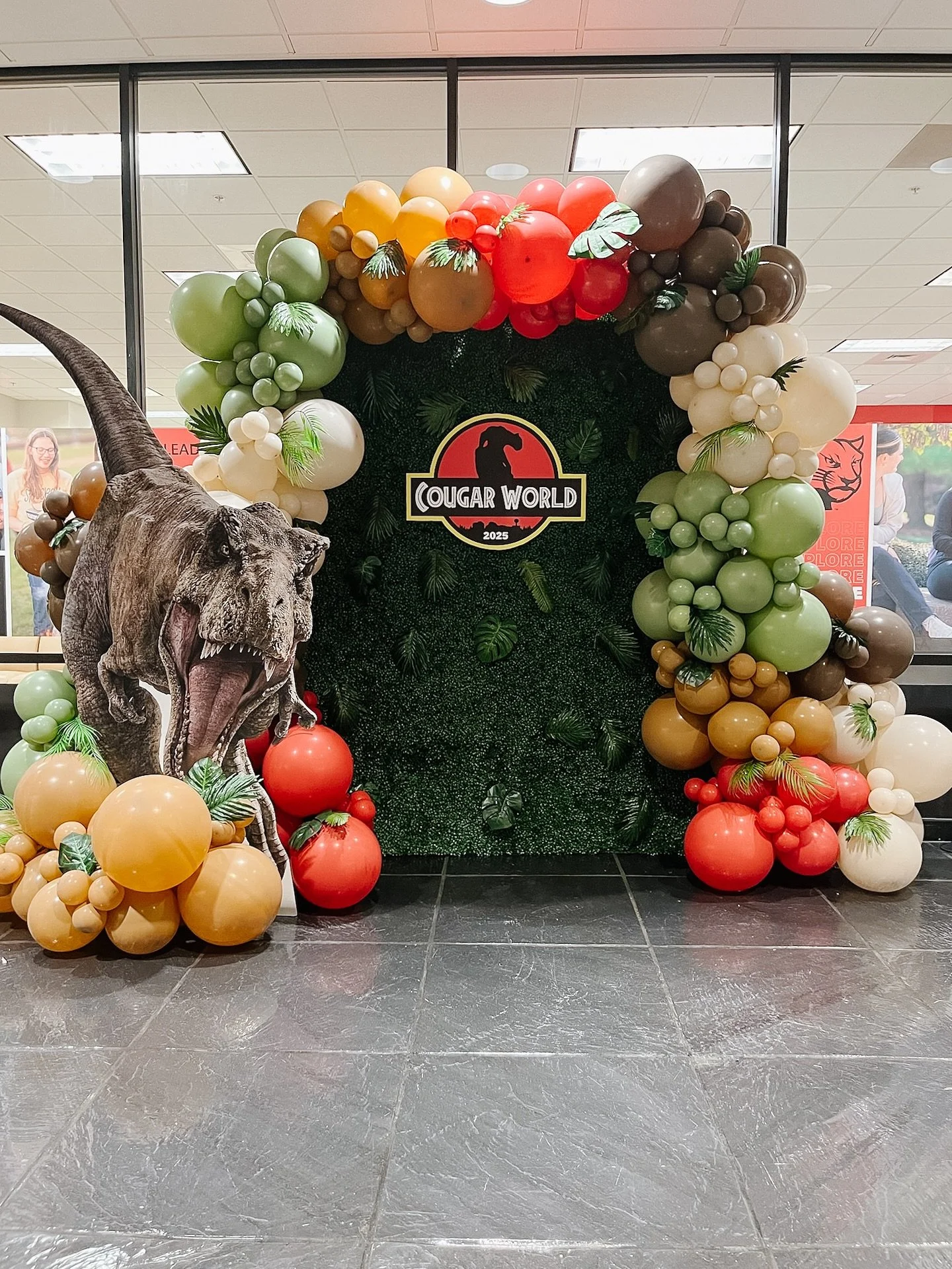🦕Cougar World🦖
@siuedwardsville welcomed this year&rsquo;s students with a larger-than-life Jurassic World theme! The backdrop? That&rsquo;s where we come in. Complete with greenery wall, tropical leaves and giant Dino cut-out! The custom Cougar Wo