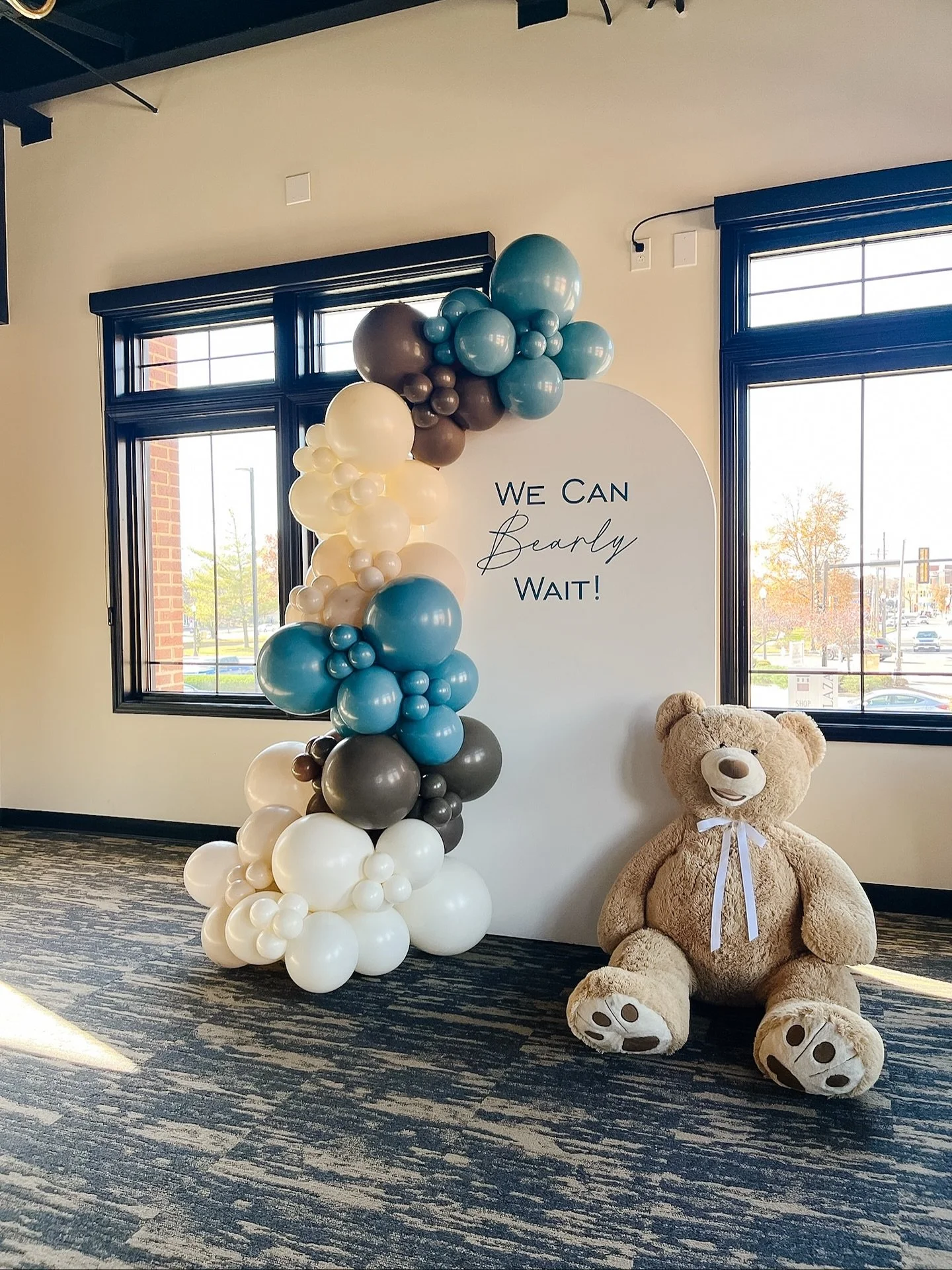 🧸Baby Shower🧸
We could &ldquo;bearly&rdquo; wait to show you this baby shower! Our first time setting up at the new Venue at Park Plaza - such a great location with beautiful natural lighting! 

#babyshower #babyshowerballoons #bearlywaitbabyshower