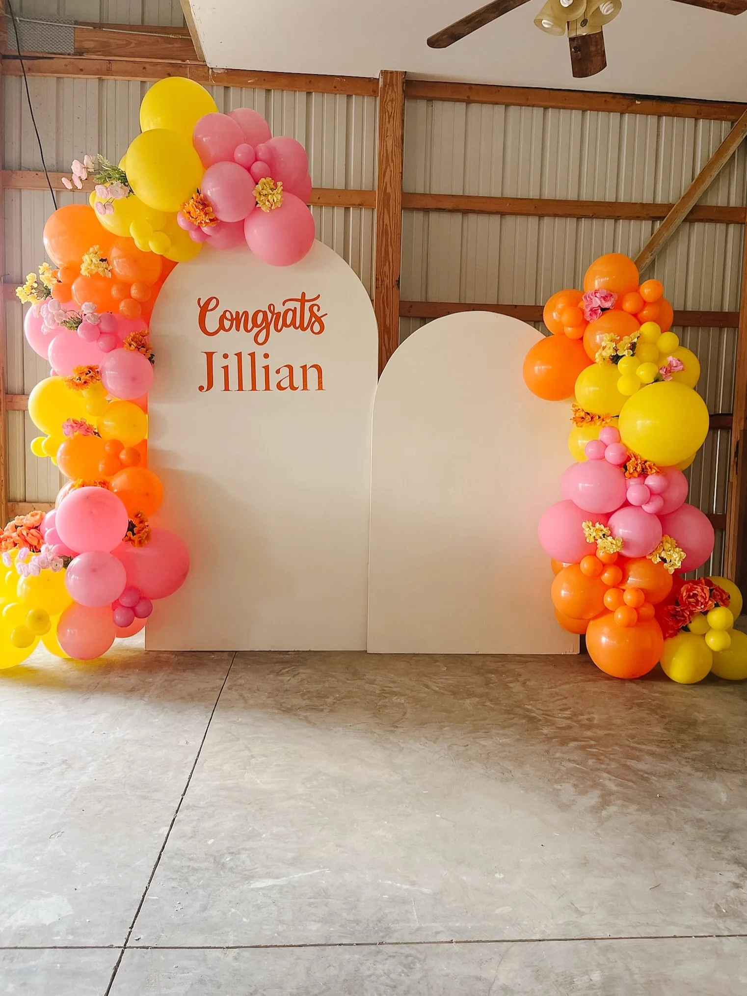 ☀️Summer Grad Vibes🍋&zwj;🟩
Bright, summer vibes all day for this graduation party! Complete with dirty soda bar, this grad was ready to kickoff summer with her celebration! 

#edwardsvillegraduationparty #edwardsvilleballooncompany #edwardsvillebal