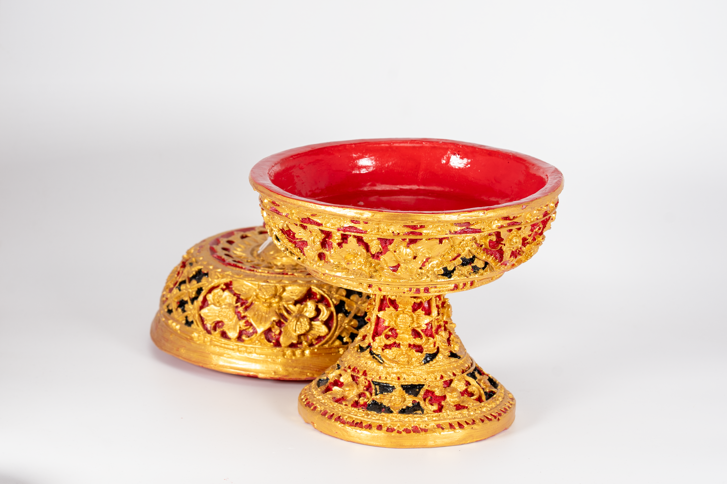 Balinesische Opferdose mit Deckel – Gold _ Rot _ Schwarz7.png