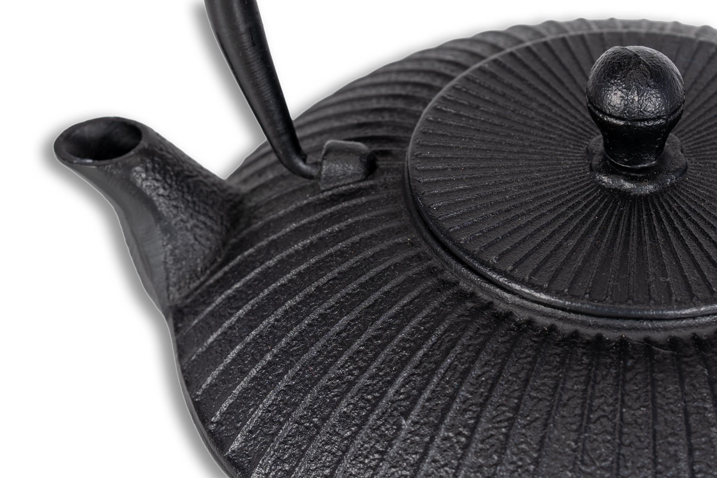 Gusseiserne Teekanne – schwarz geriffelt21.png