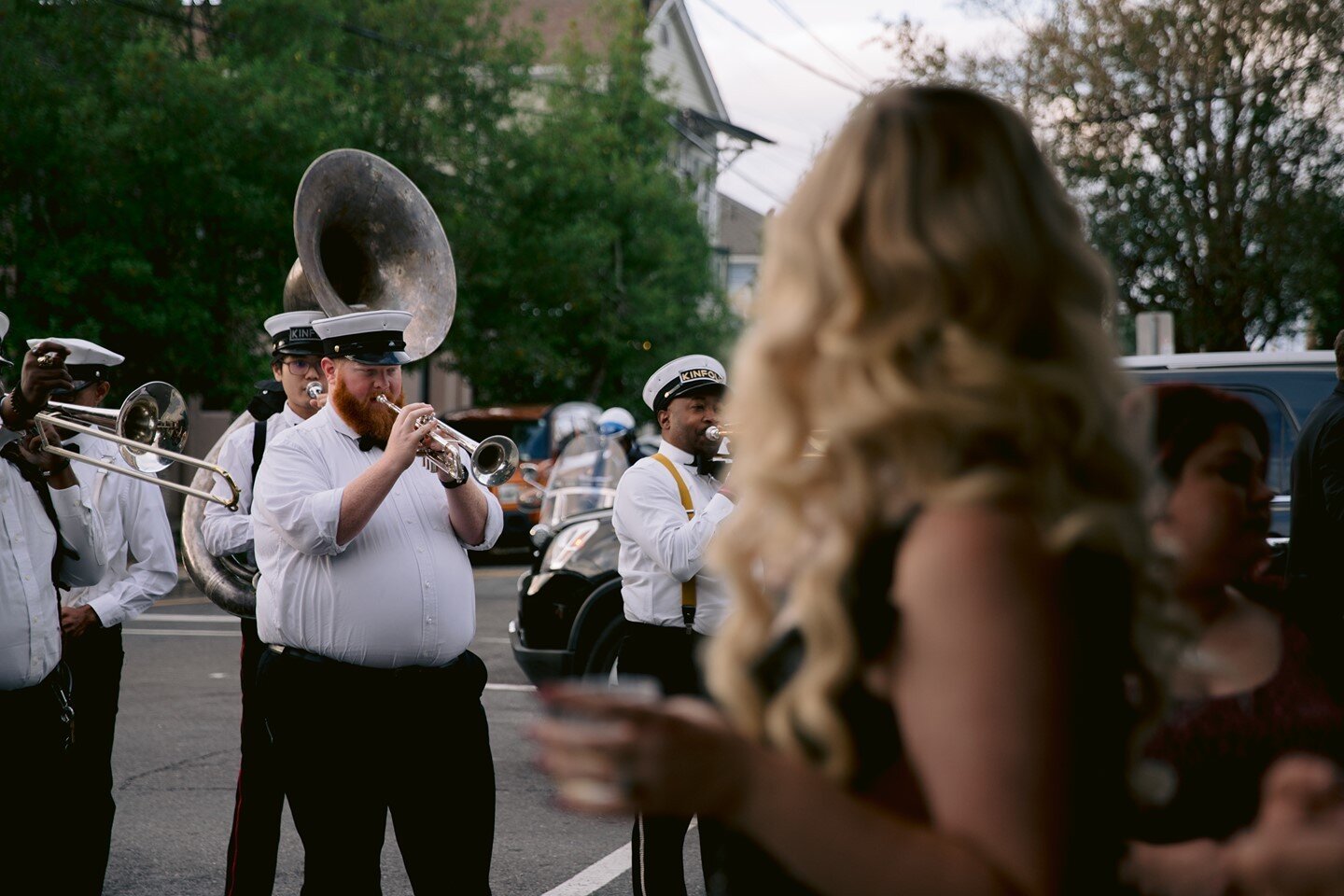 Happy Jazz Fest, y'all! 🎶🎺🎵🎷

We're excited to see @jazzfest come back in October, but for now, we'll fest in place and toast with a glass of Rosemint iced tea😎🍹

#itsstilljazzfest 🎺🎵

Photography: @daniphotography_neworleans
Band: @kinfolkbr